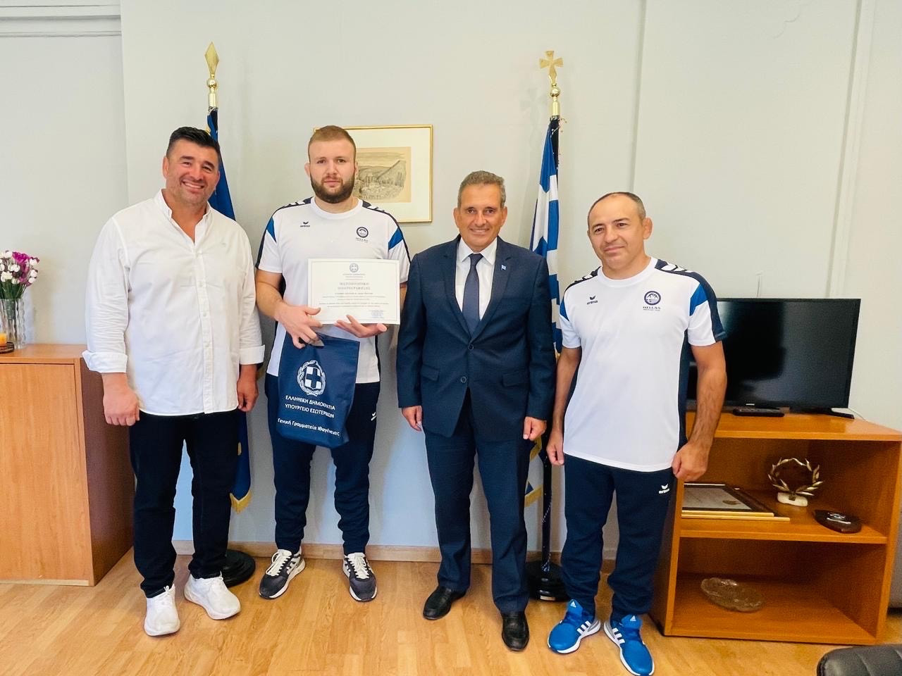 Ορκίστηκε Ελληνας πολίτης ο παλαιστής Αζαμάτ Χοσόνοβ