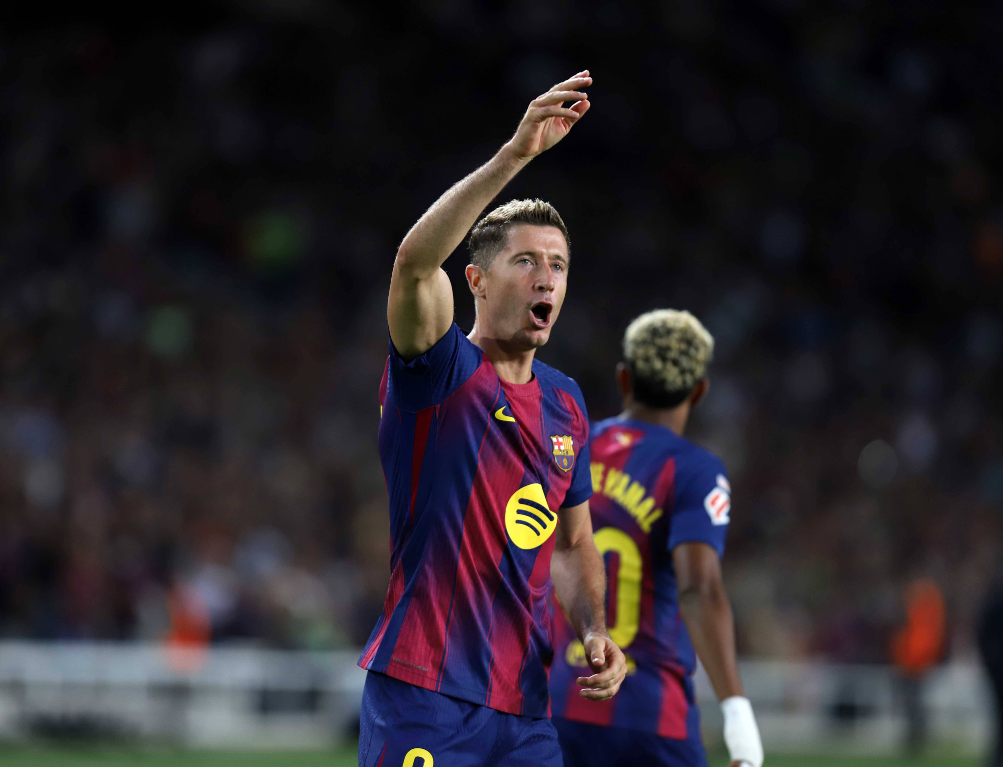 Ο Λεβαντόφσκι γράφει ιστορία - Μπήκε στους 10 γηραιότερους που έχουν πετύχει χατ τρικ στα κορυφαία πρωταθλήματα