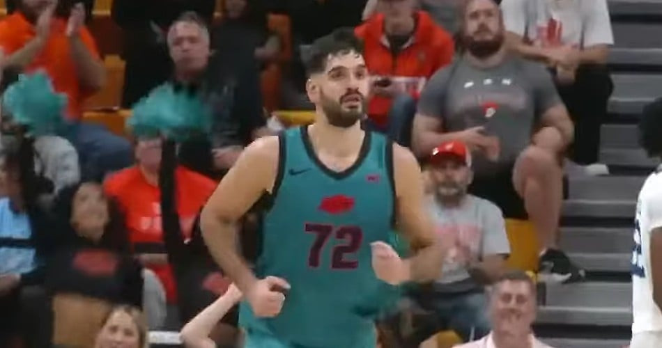Ο Μαντζούκας πέτυχε double-double κι έκανε την καλύτερη εμφάνισή του στο NCAA (video)