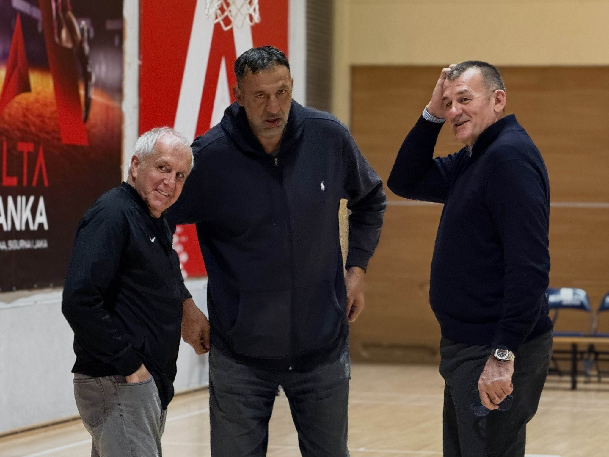 Ο Βλάντε Ντίβατς στην προπόνηση της Παρτίζαν για να εμψυχώσει τους παίκτες