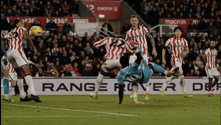 Απίστευτο περιστατικό στην Αγγλία: Ποδοσφαιριστής σκόραρε και... τραυματίστηκε στην ίδια φάση (video)