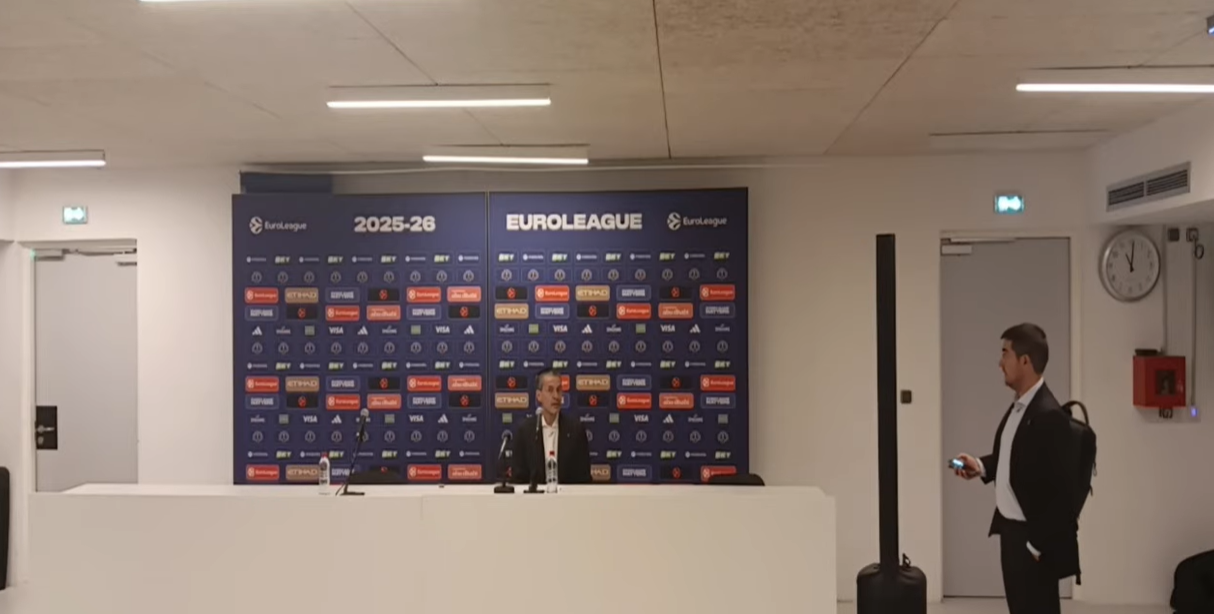 Η πιο σύντομη συνέντευξη τύπου: Ο προπονητής της Βαλένθια μίλησε πέντε δεύτερα και αποχώρησε (video)