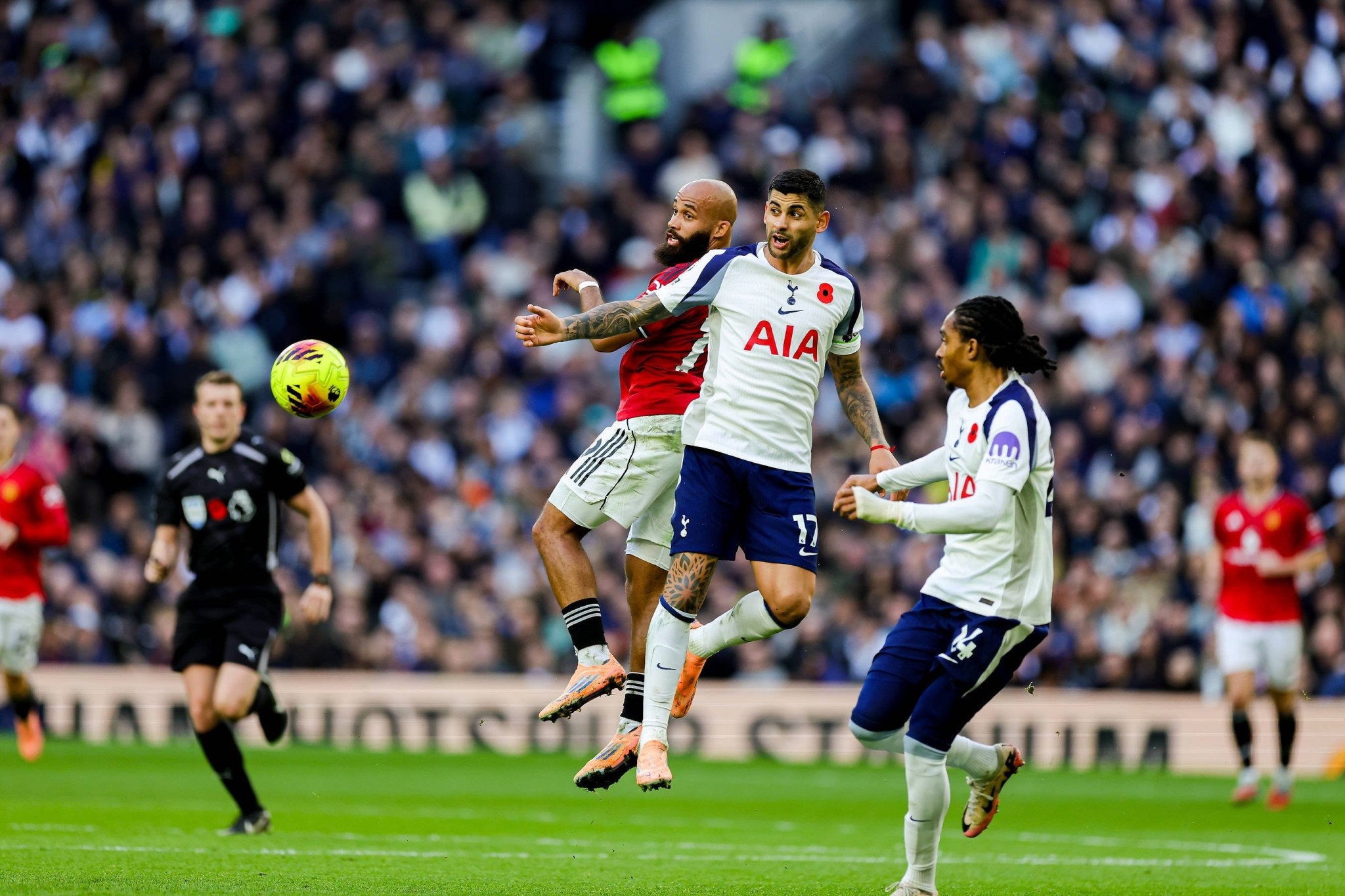 Η Μάντσεστερ Γιουνάιτεντ έσωσε τον βαθμό με buzzer beater του Ντε Λιχτ κόντρα στην Τότεναμ