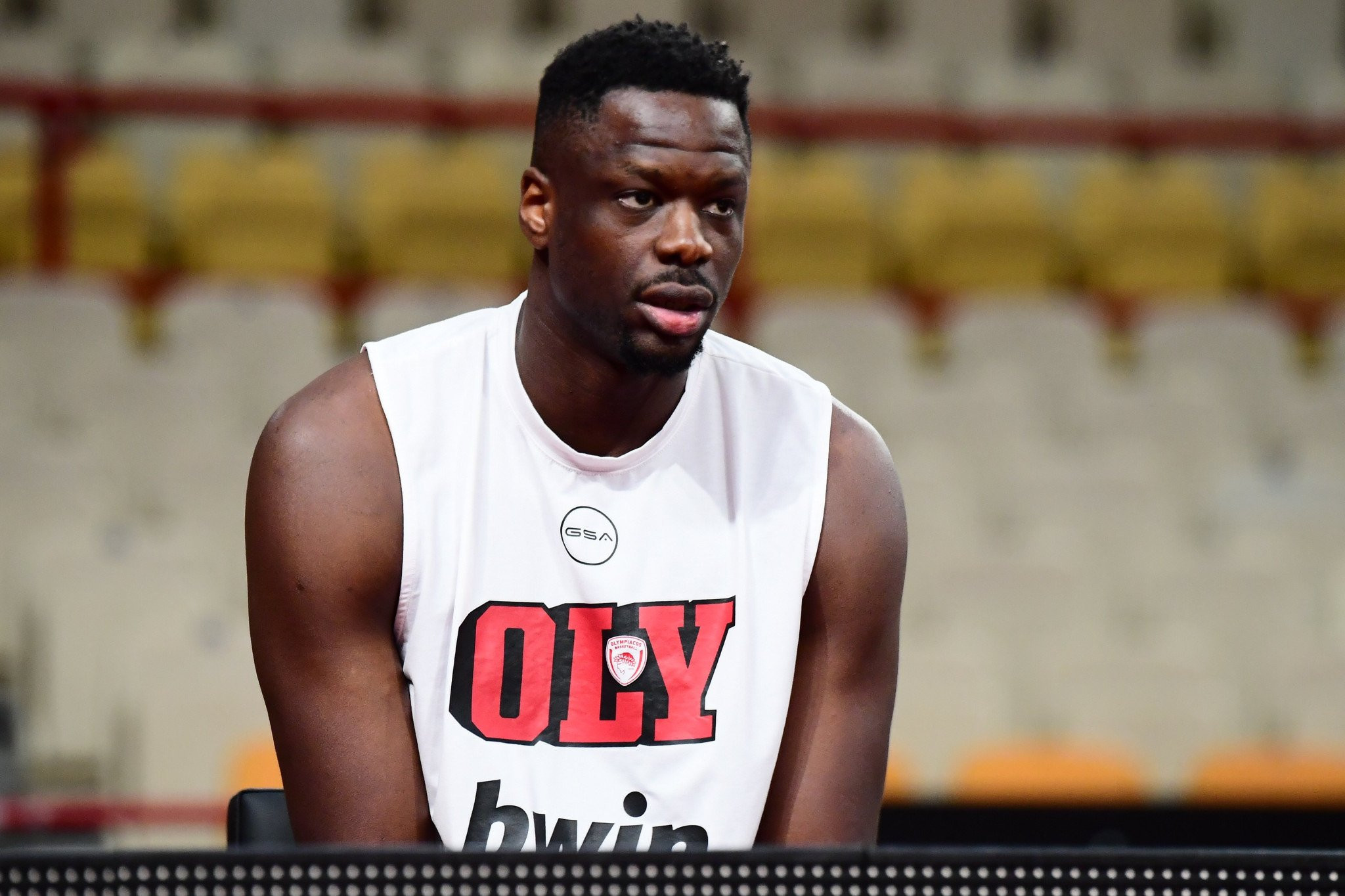 Φαλ: «Ένας οπαδός μου ζήτησε να πιάσω το κεφάλι του σαν να ήταν μπάλα μπάσκετ για μια φωτογραφία»