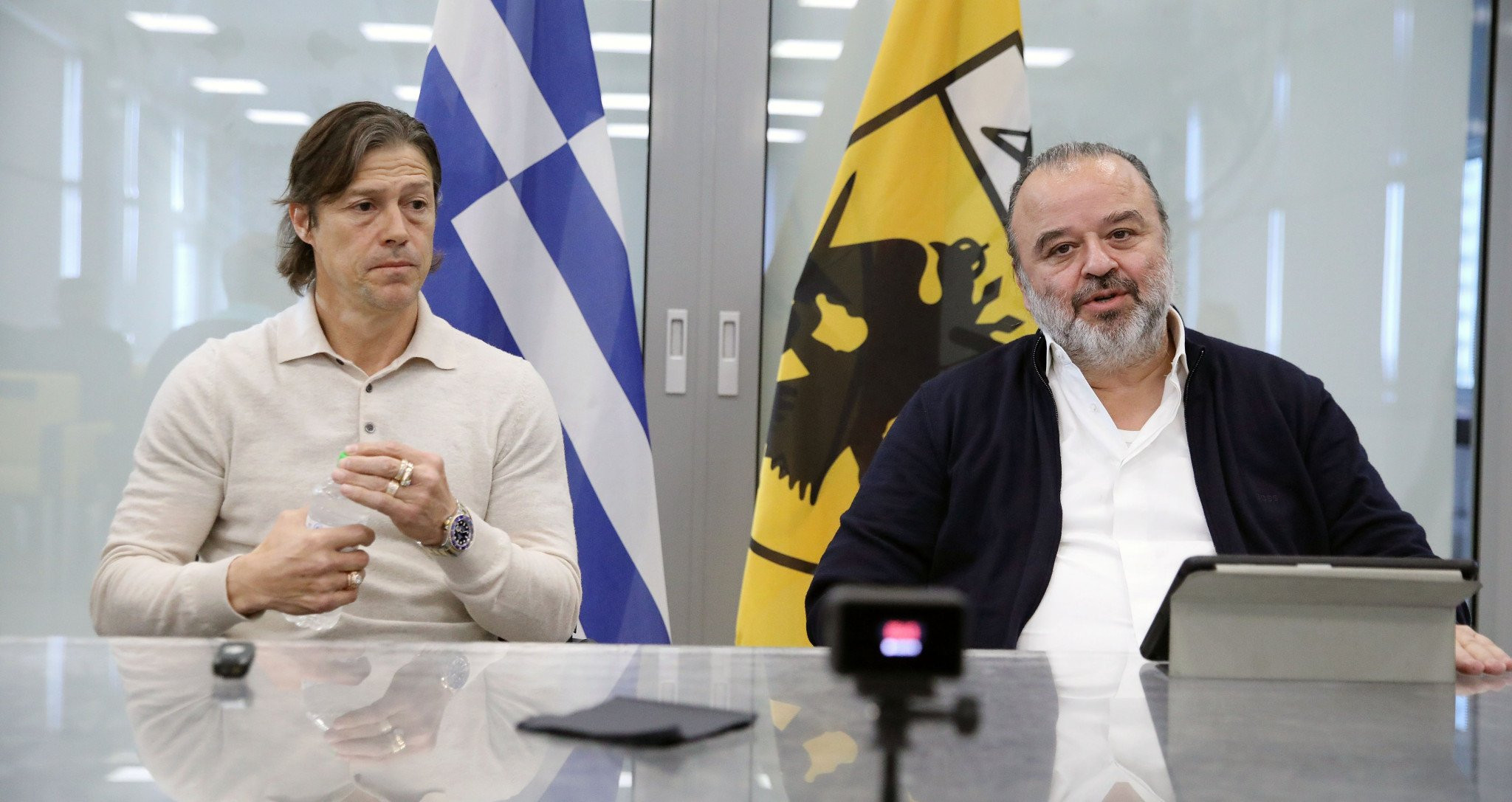 Πότε θα τα πουν Αλμέιδα και Ηλιόπουλος για το θέμα που «καίει» την ΑΕΚ Πότε θα τα πουν Αλμέιδα και Ηλιόπουλος για το θέμα που «καίει» την ΑΕΚ