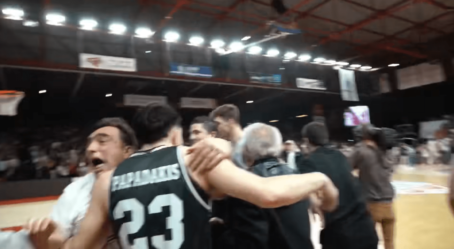 «Το πήραμε, το πήραμε»: Το συγκλονιστικό βίντεο από τον πάγκο του ΠΑΟΚ με κλάματα και ιαχές (vid)