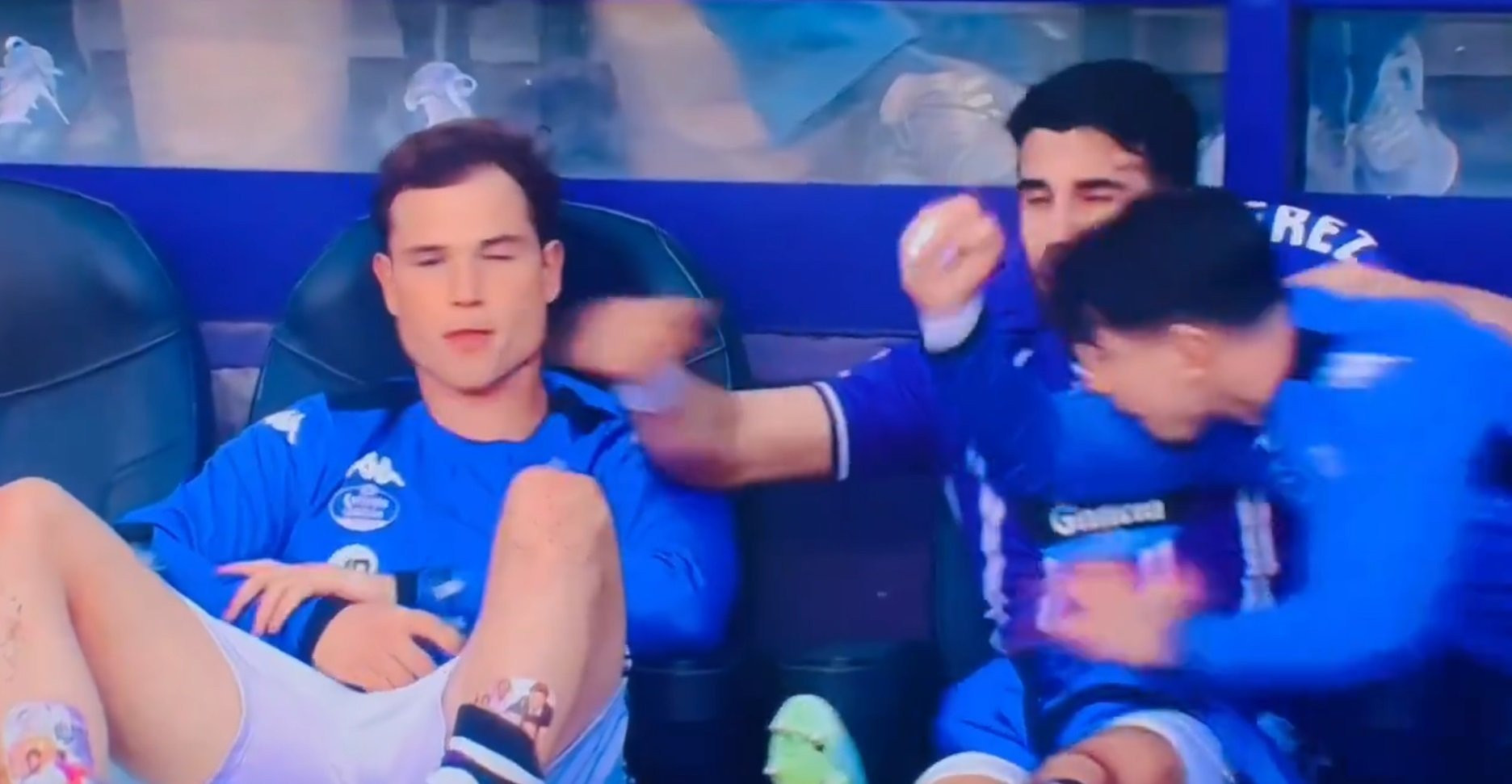 Πρωτοφανές περισταστικό στη La Liga: Μπουνιές μεταξύ συμπαικτών στον πάγκο (vid)