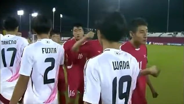 Σάλος με παίκτες της Β. Κορέας να ρίχνουν γροθιές αντί για χειραψίες σε Ιάπωνες αντιπάλους (video)