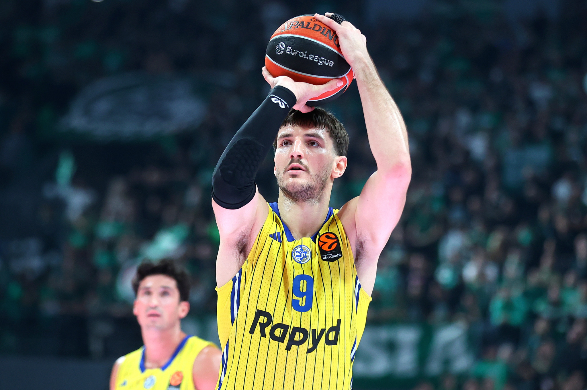 Οι Σίξερς παρακολουθούν τον Ρόμαν Σόρκιν