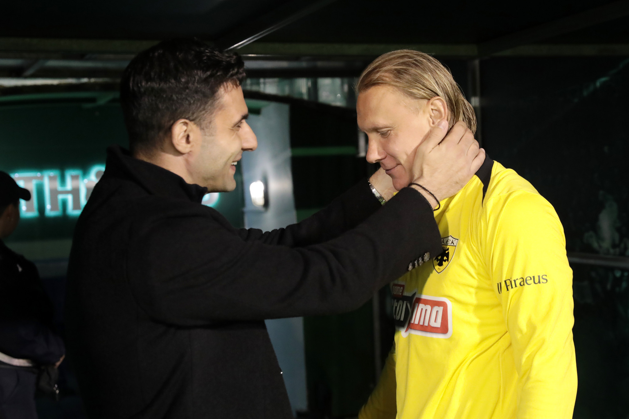 Τετ α τετ Τζαβέλλα με Βίντα πριν τη σέντρα του Παναθηναϊκός-ΑΕΚ