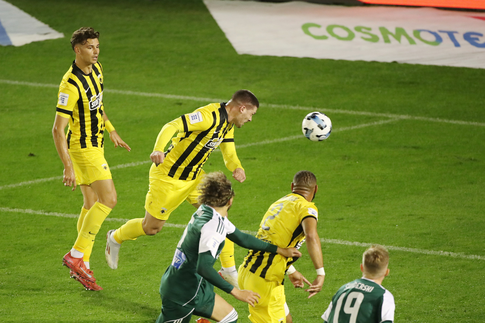 Με κεφαλιά του Γιόβιτς το 0-1 της ΑΕΚ (video)