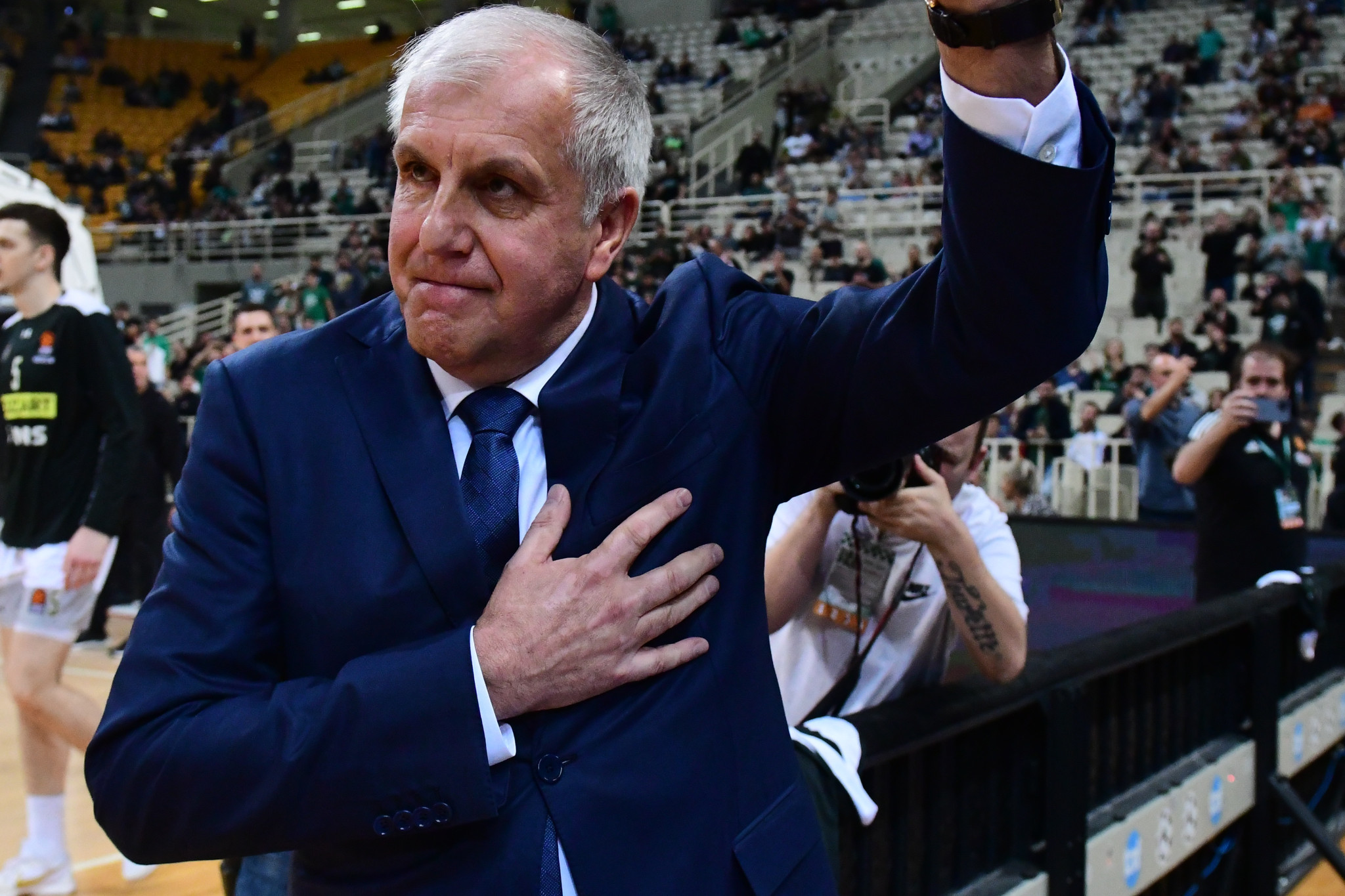 «Τρέλα» για τον Ομπράντοβιτς από τους φίλους της ποδοσφαιρικής Παρτίζαν - Συνθήματα κατά του προέδρου (video)