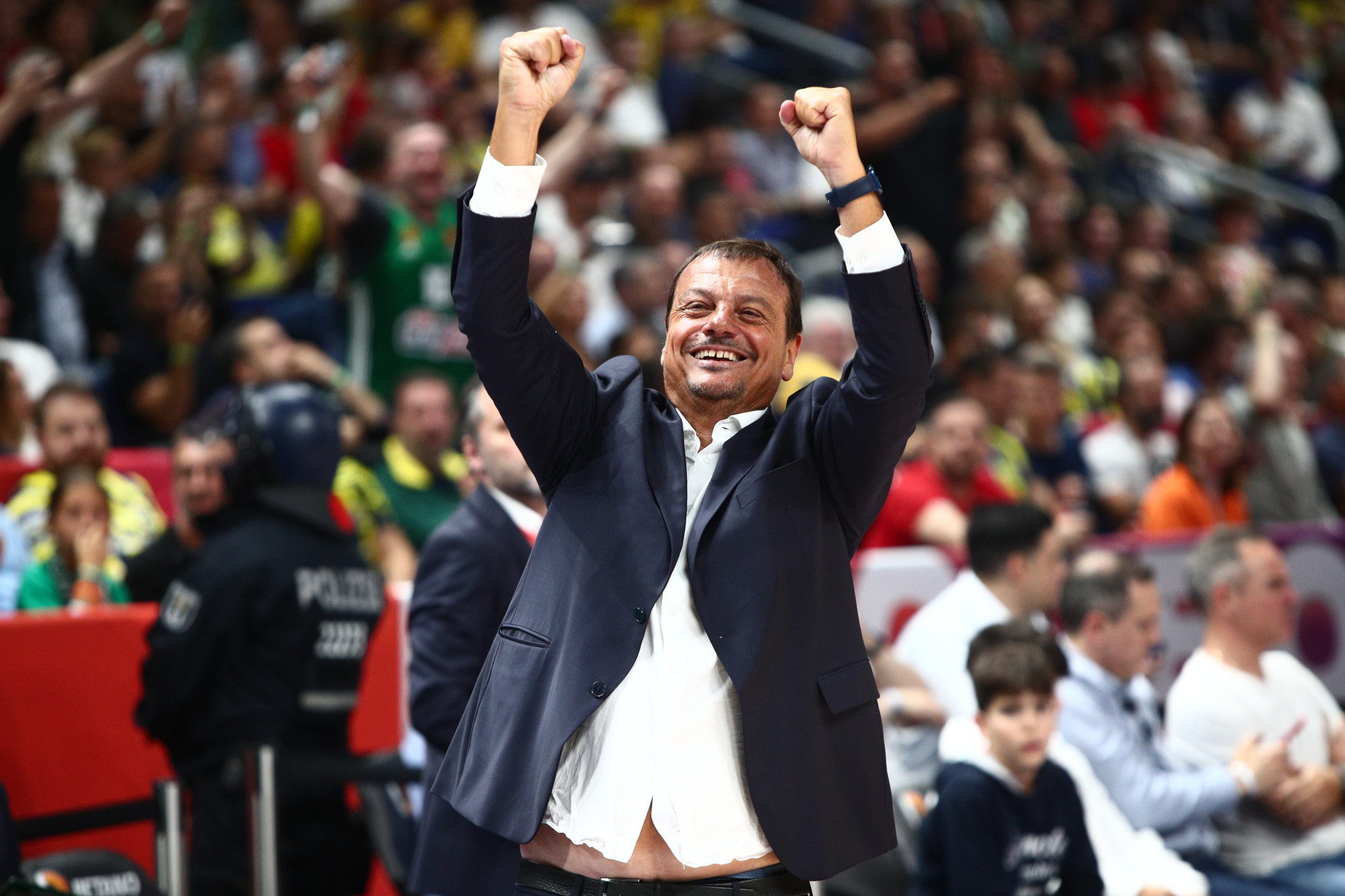 Μετά τον Αταμάν το χάος: Η Εφές αδυνατεί να βρει ισορροπία αφότου... χώρισε με τον άνθρωπο που την ανέδειξε