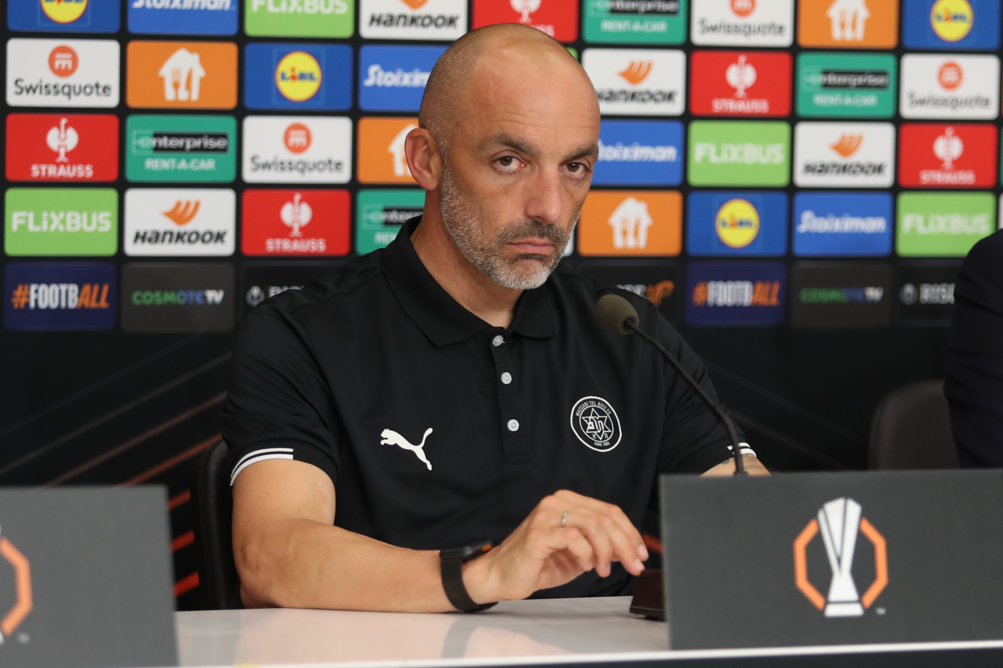 Απίθανο σκηνικό στο Ισραήλ: Οπαδοί της Μακάμπι επιτέθηκαν στο σπίτι του προπονητή της ομάδας (video)