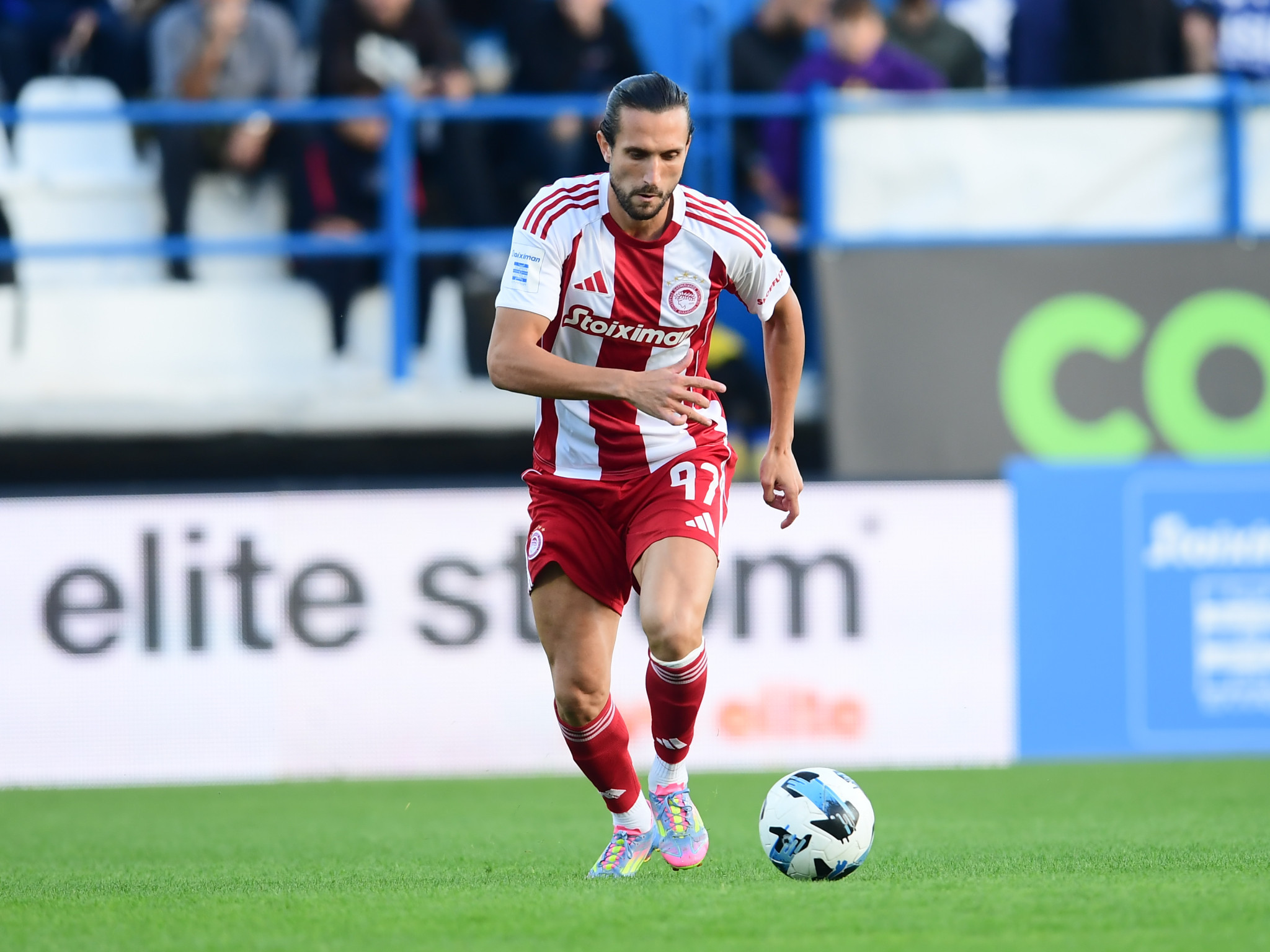 Ο κομβικός Γιαζίτζι που εκμεταλλεύεται κάθε ευκαιρία και δίνει πολύτιμες λύσεις στον Ολυμπιακό (videos)