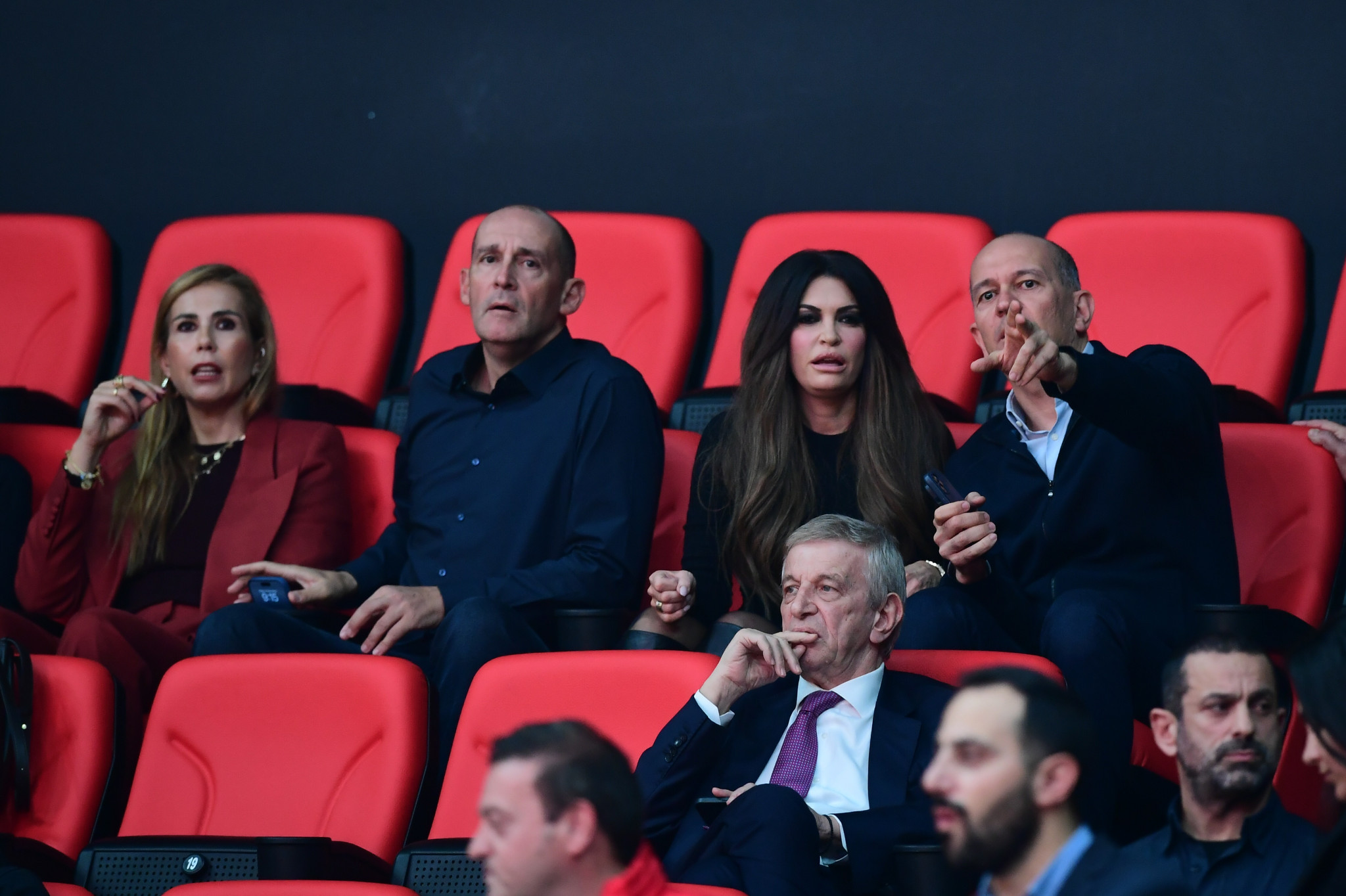 Η πρέσβειρα των ΗΠΑ Κίμπερλι Γκίλφοϊλ ξανά στο ΣΕΦ μαζί με τους αδερφούς Αγγελόπουλους (video)