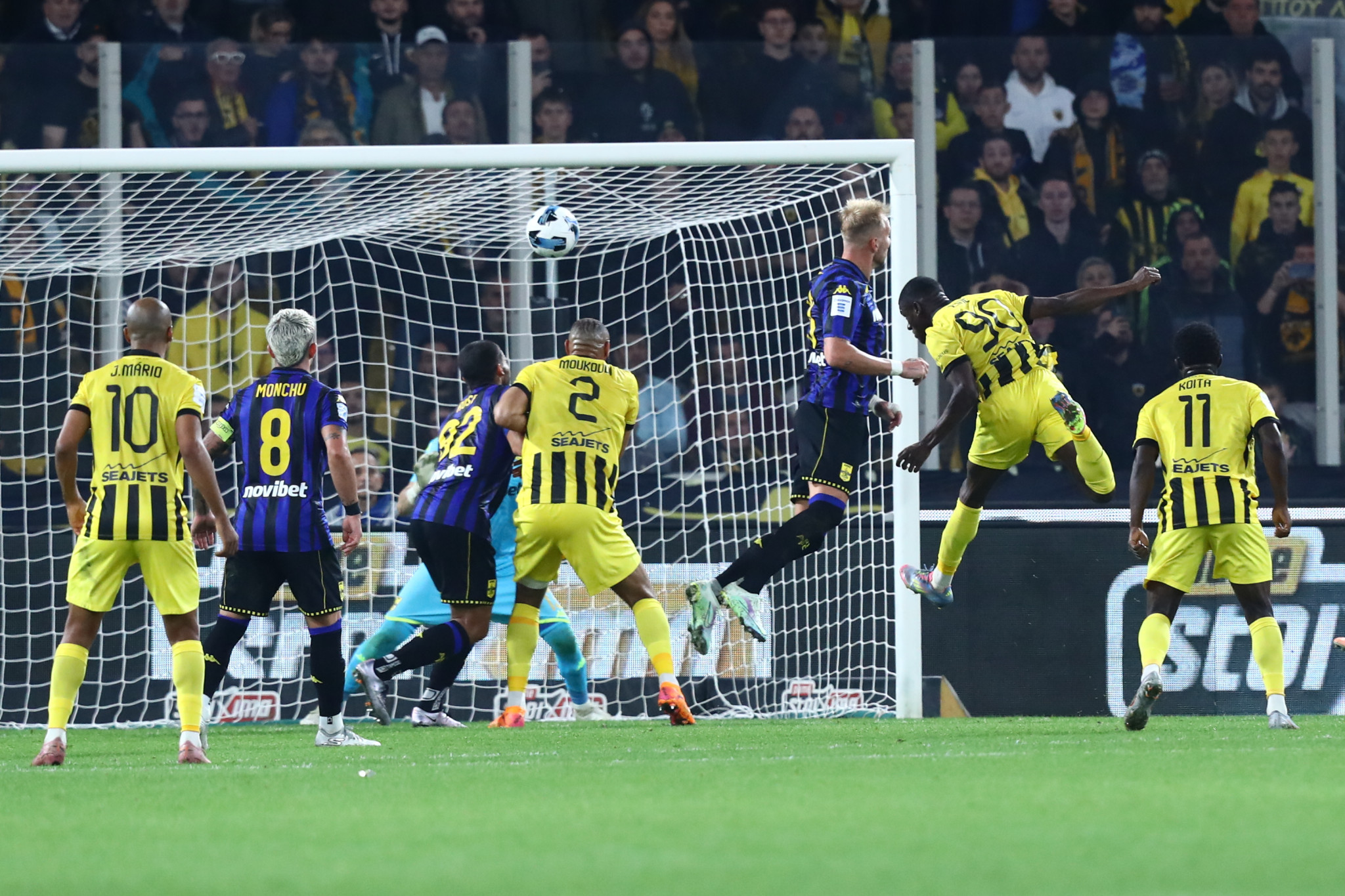 Με καρφωτή κεφαλιά του Ζίνι το 1-0 της ΑΕΚ (video)