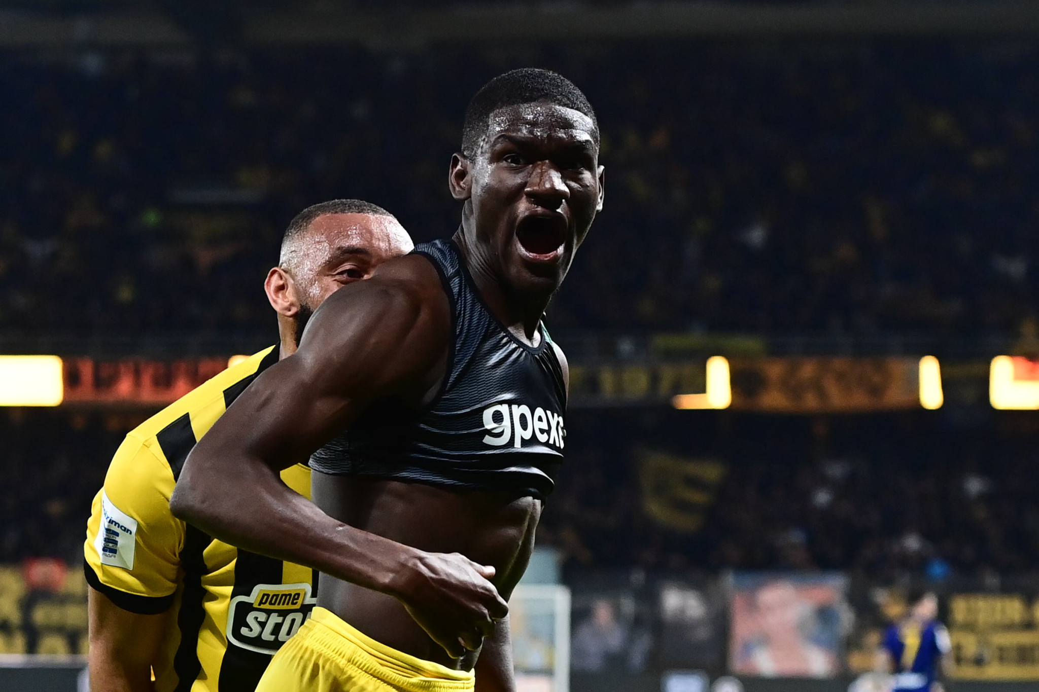 Ζίνι: «Κάναμε τον κόσμο χαρούμενο - Για το καλύτερο αποτέλεσμα με τη Φιορεντίνα» (video)