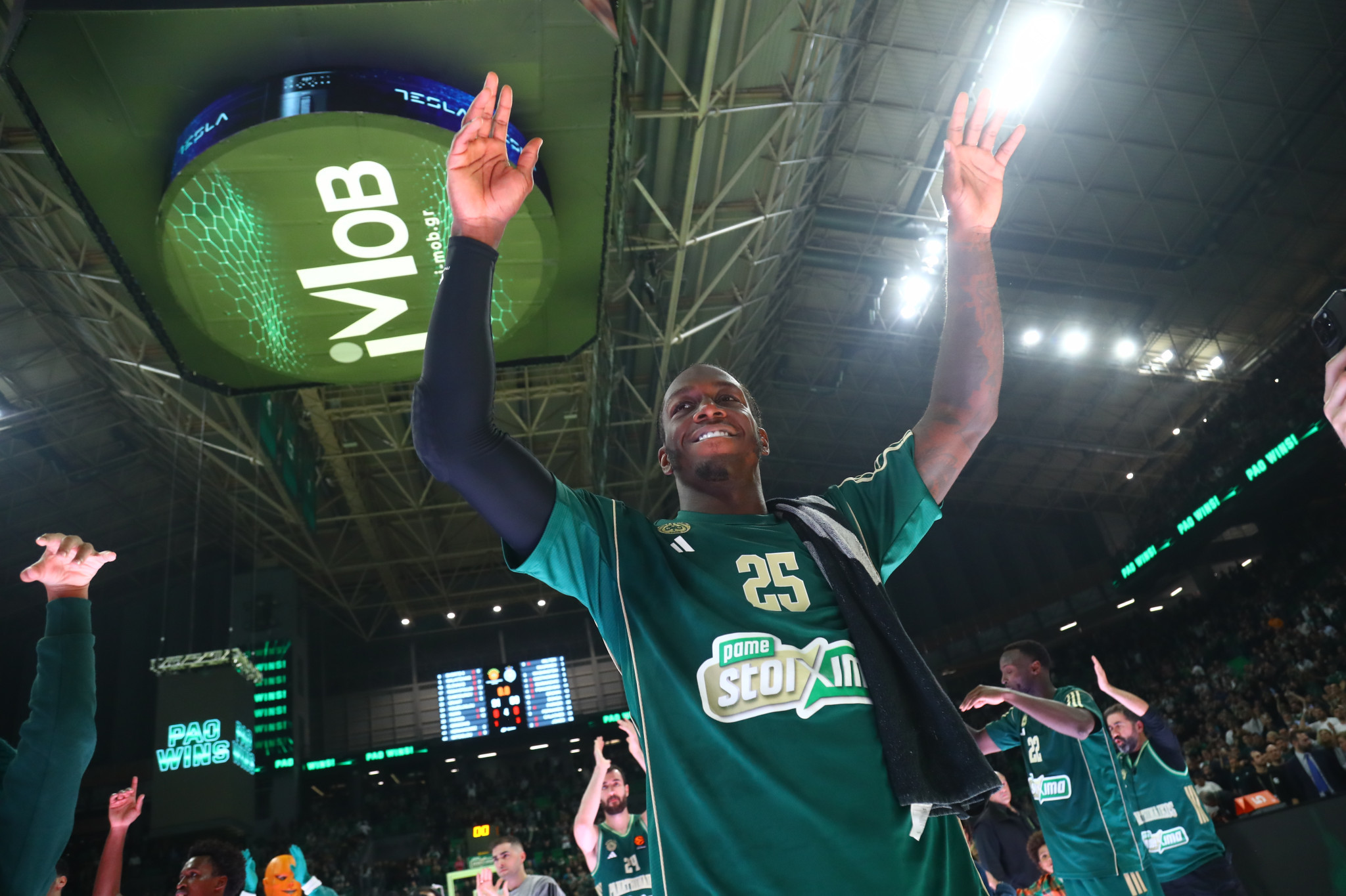 Δήλωση απόλυτης αφοσίωσης από τον Ναν: «Θέλω να δω τη φανέλα μου να αποσύρεται εδώ»