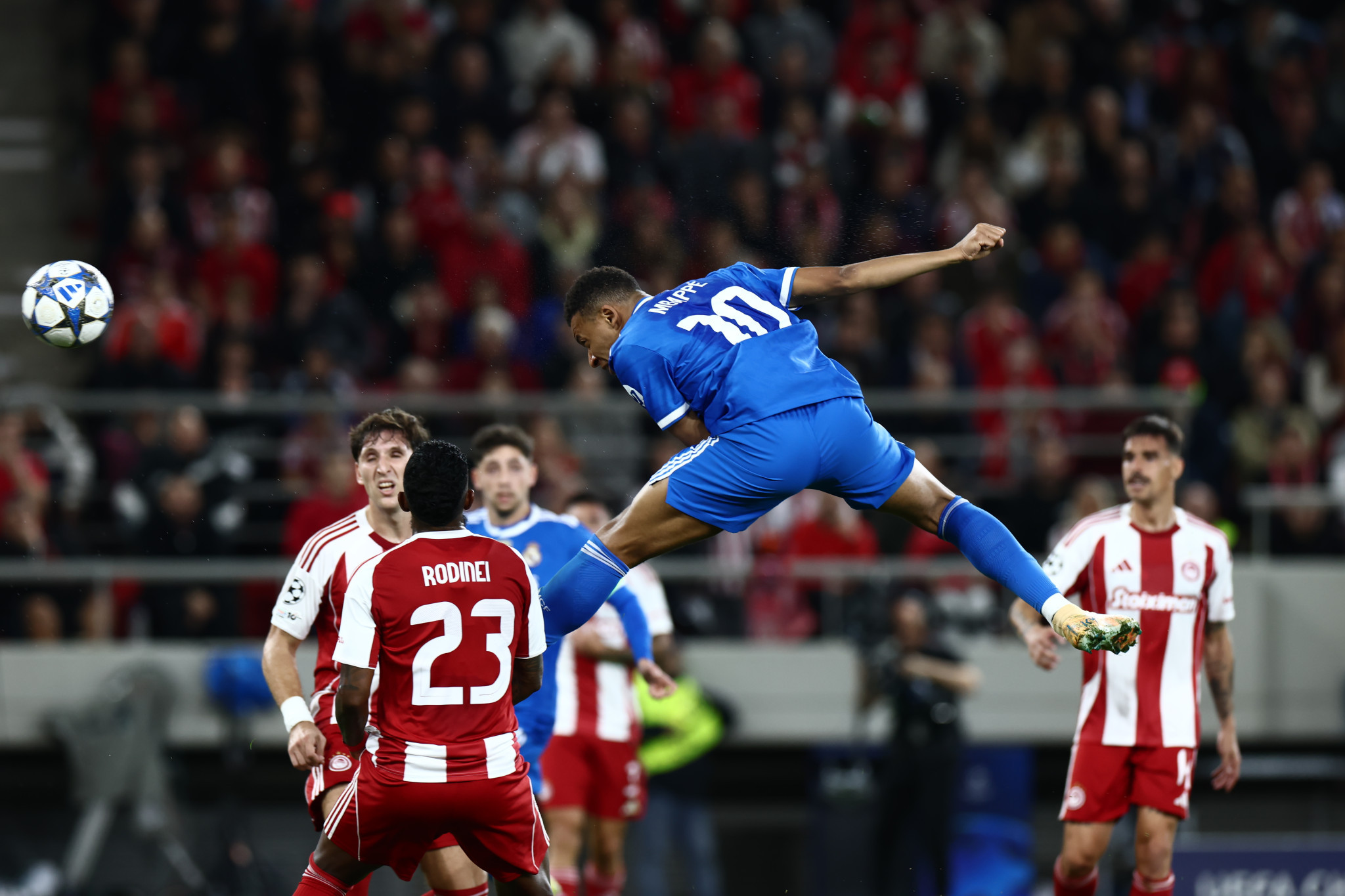 Απίθανος Εμπαπέ, χατ τρικ σε λιγότερο από επτά λεπτά και 1-3 για τη Ρεάλ κόντρα στον Ολυμπιακό! (video)