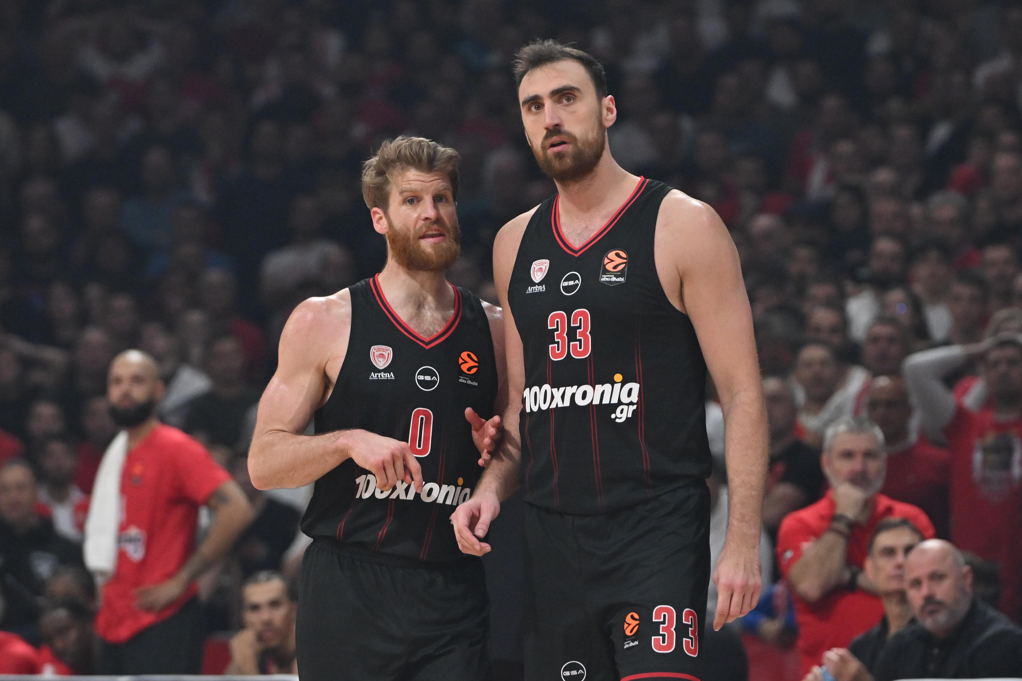 Ολημερίς το έχτιζε, στο τέταρτο δεκάλεπτο το γκρέμισε