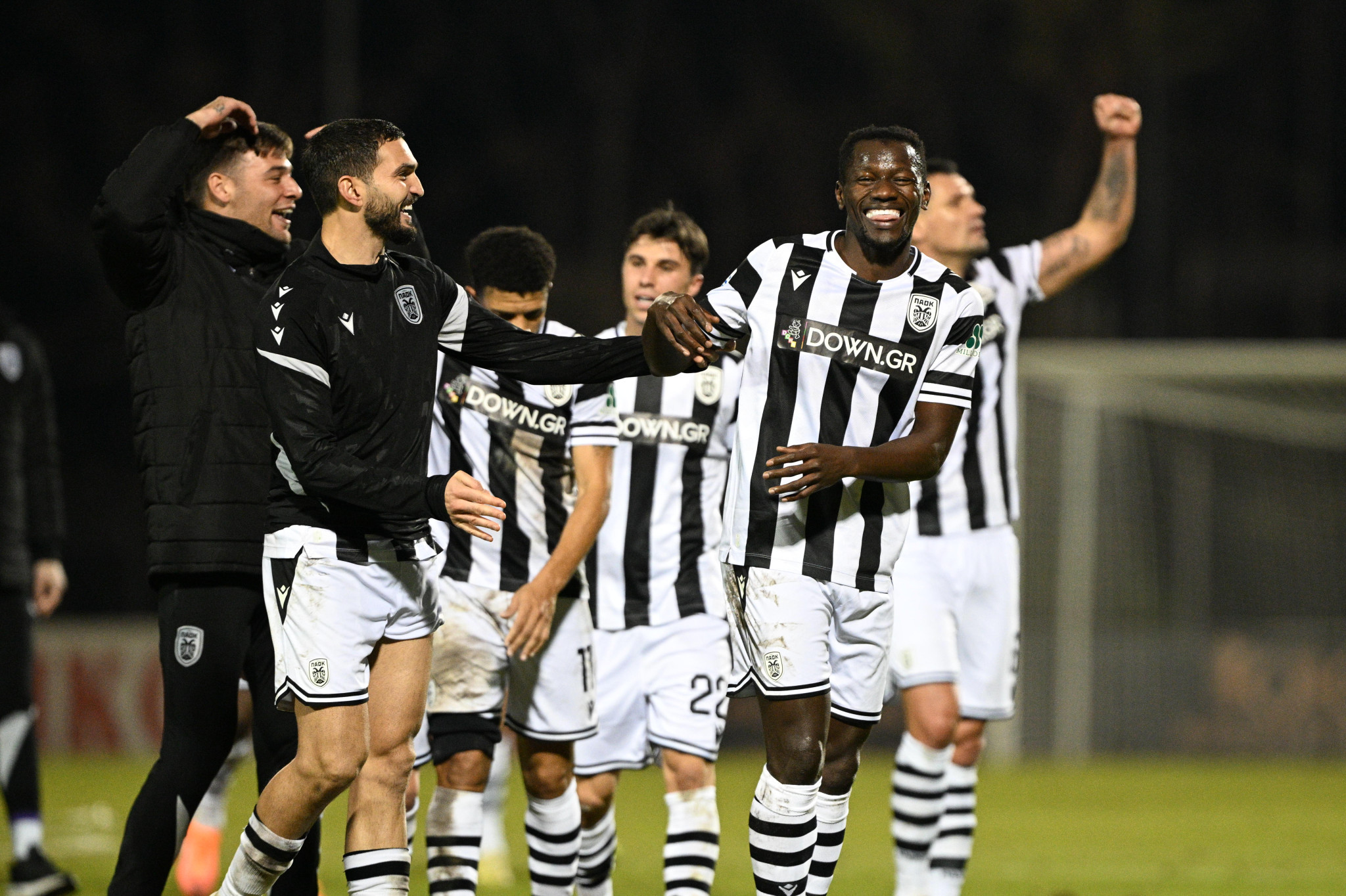 Πως αντέδρασαν παίκτες και κόσμος στο γκολ της νίκης του ΠΑΟΚ στη Λιβαδειά (video)