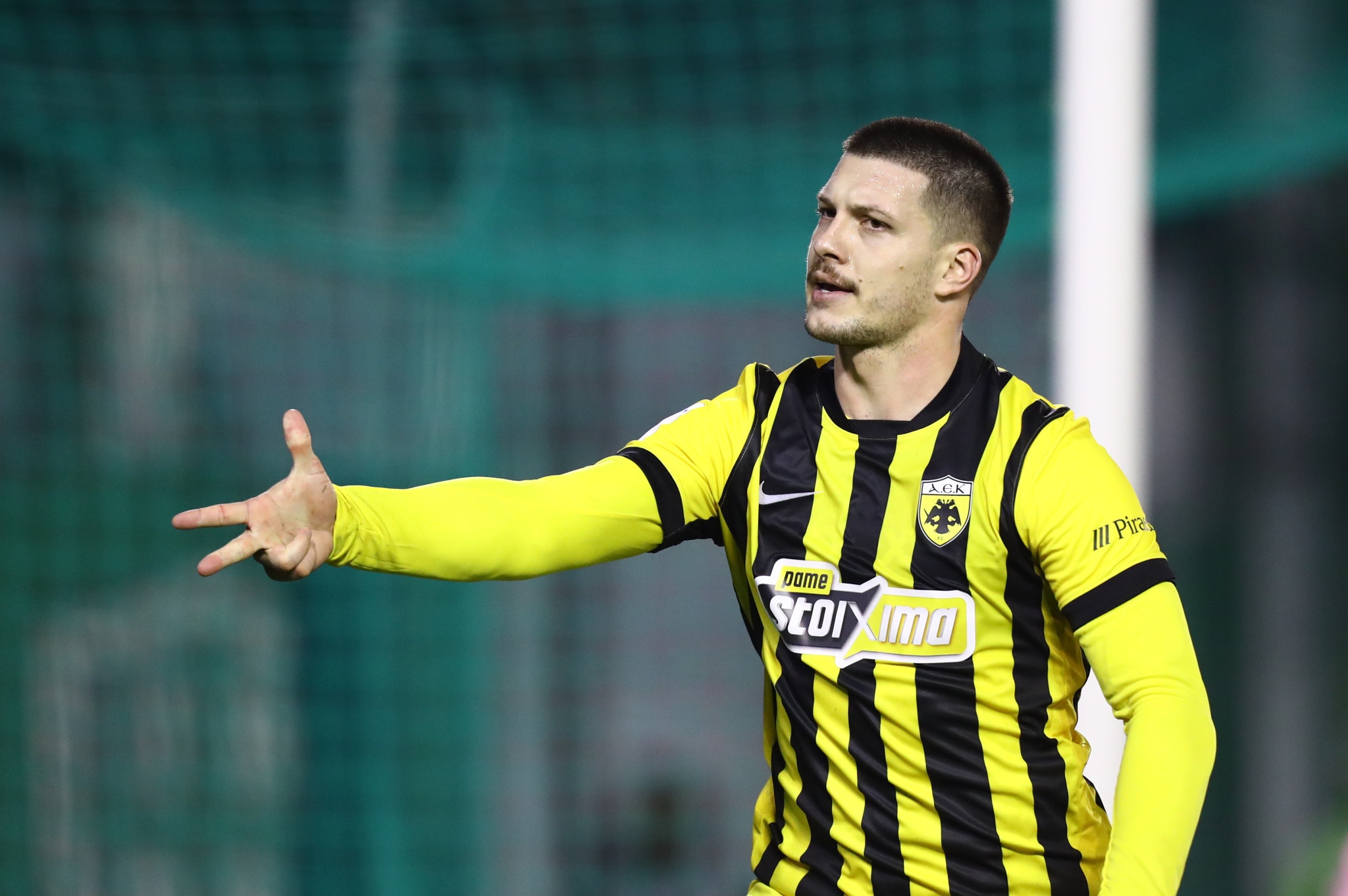 Έγραψε ιστορία ο Γιόβιτς: Έγινε ο πρώτος παίκτης που πετυχαίνει χατ τρικ εκτός έδρας, σε Αθηναϊκό ντέρμπι