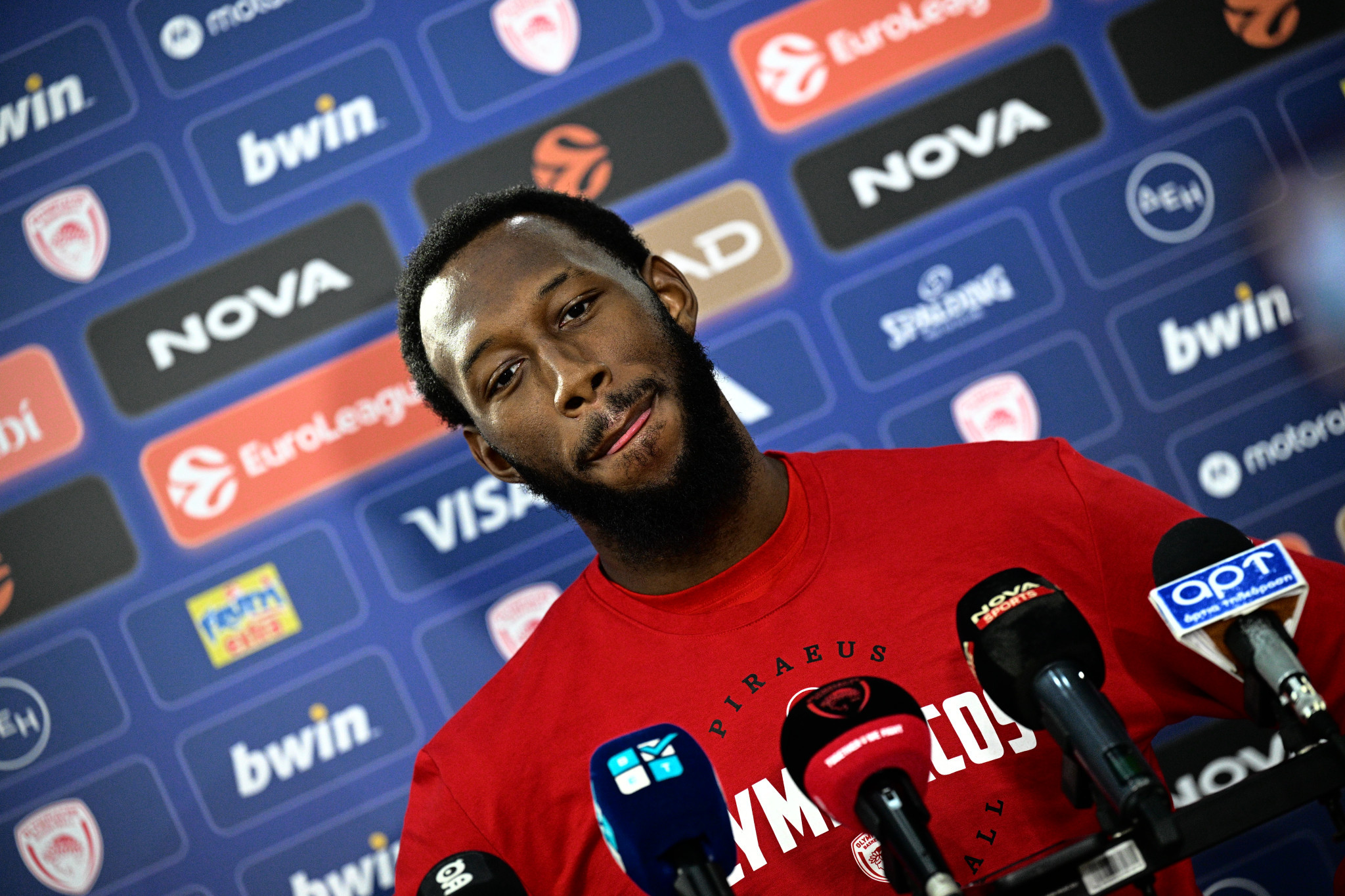 Χολ: «Να παίξουμε το μπάσκετ μας, μου ταιριάζει ο τρόπος παιχνιδιού του Ολυμπιακού»