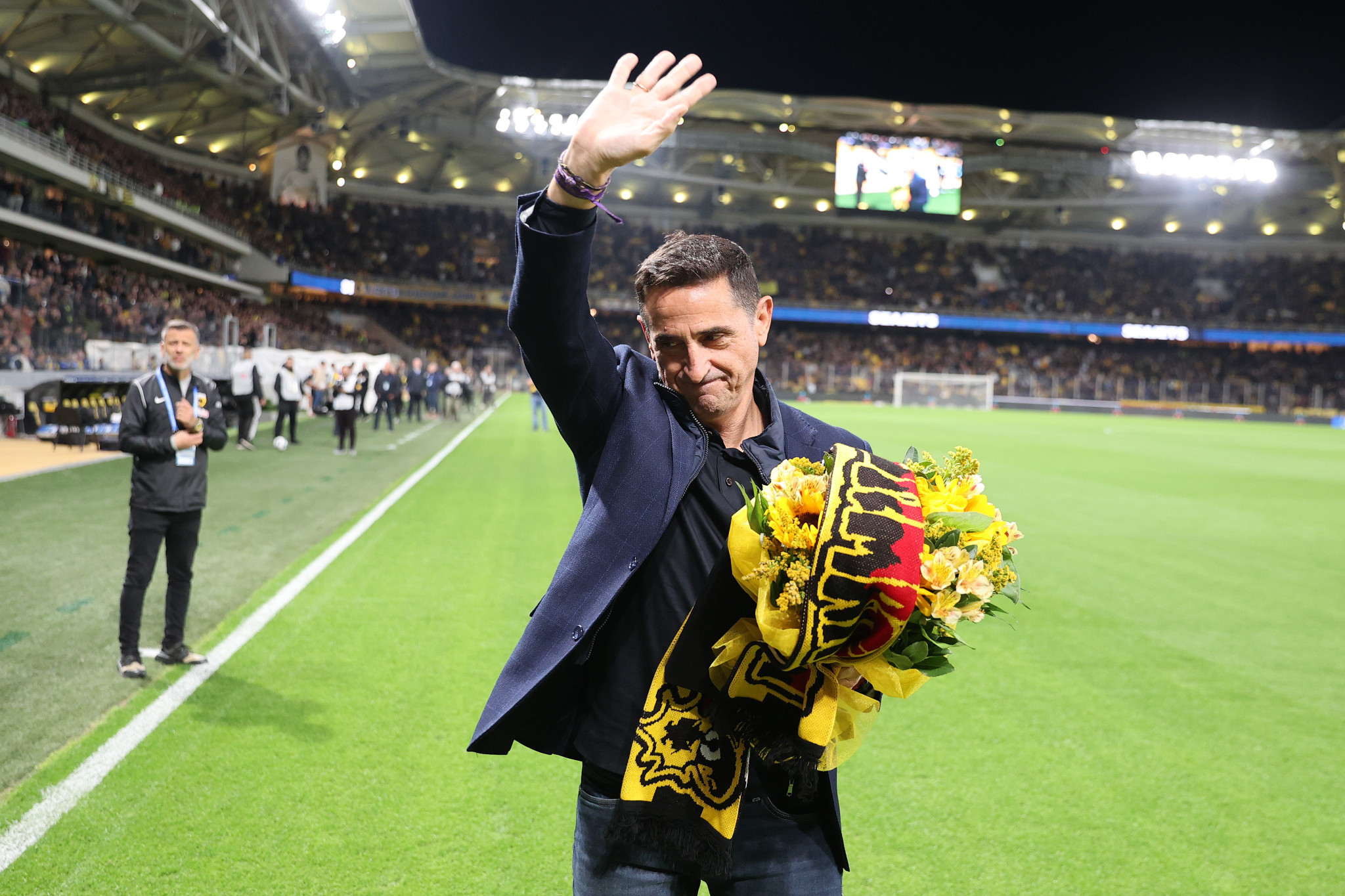 Συγκίνηση στη Νέα Φιλαδέλφεια: Η ΑΕΚ τίμησε τον Μανόλο Χιμένεθ!