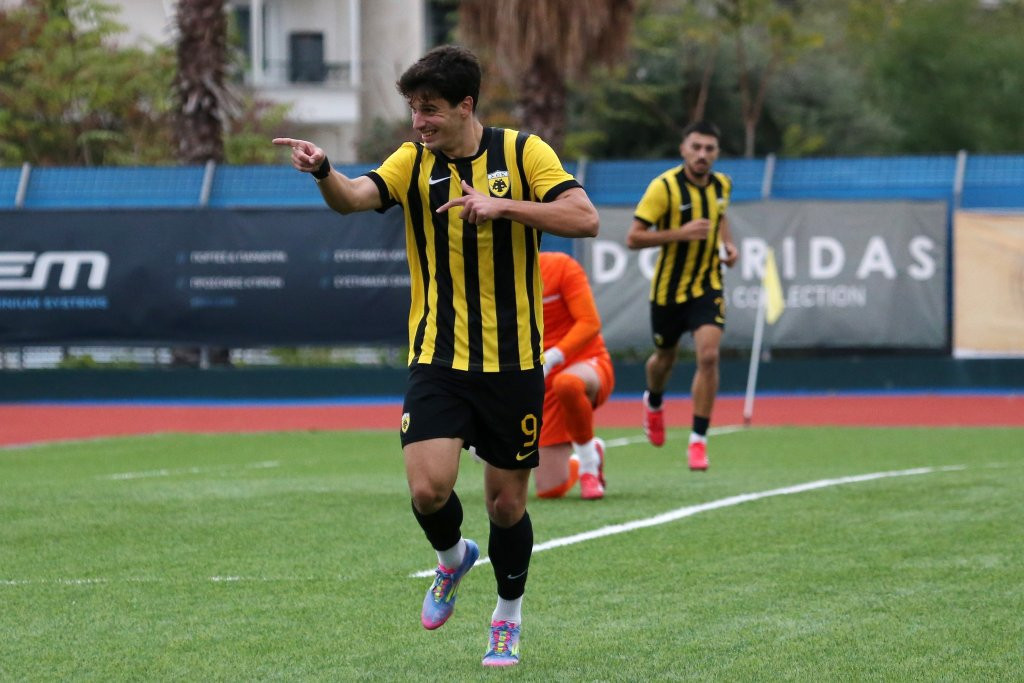 Καραργύρης και Ψυρόπουλος στην αποστολή της ΑΕΚ για το ματς Κυπέλλου με τον ΟΦΗ