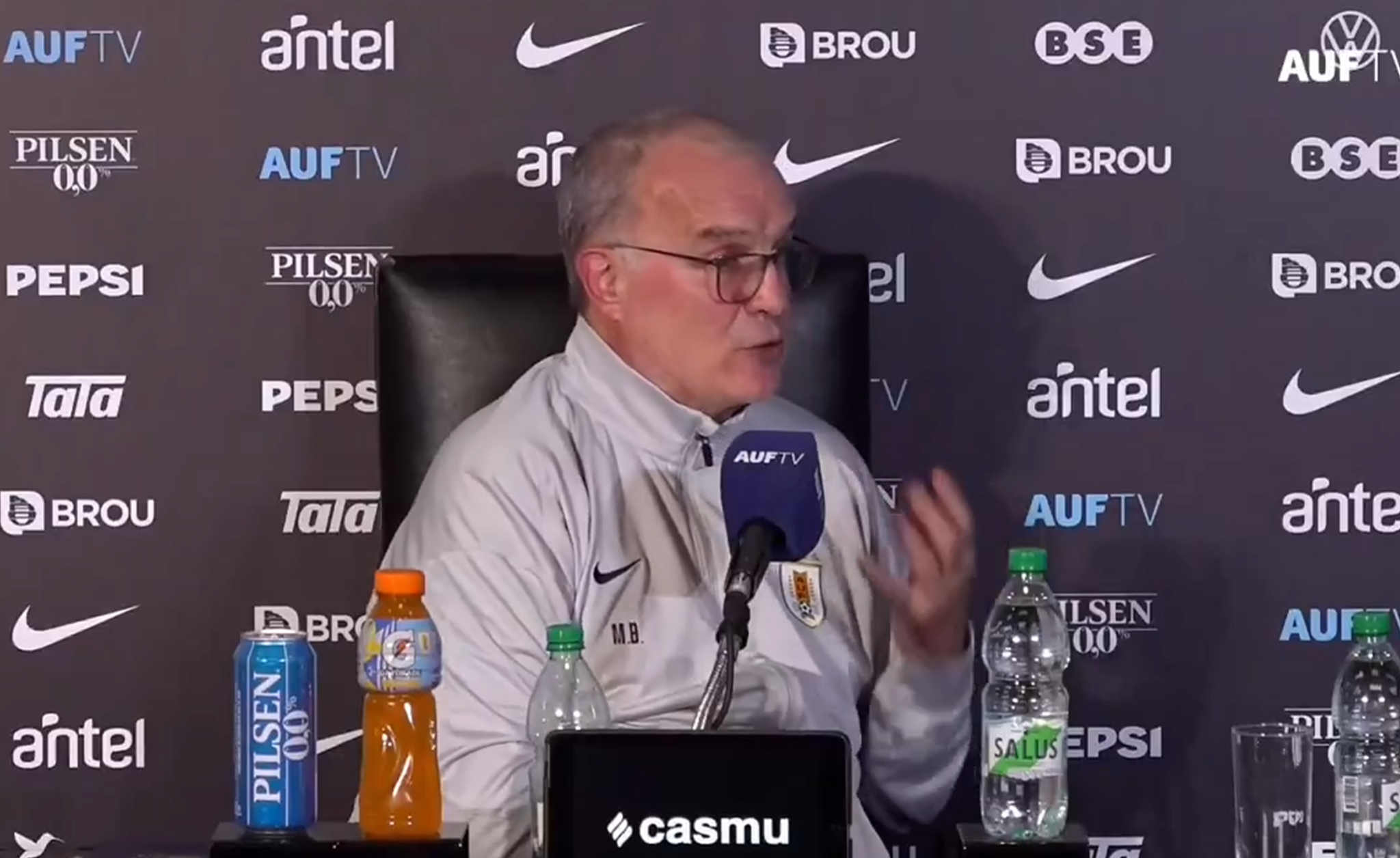 Το απόλυτο χάος στην Ουρουγουάη με Μπιέλσα - «Είμαι τοξικός αλλά δεν πρόκειται να παραιτηθώ»