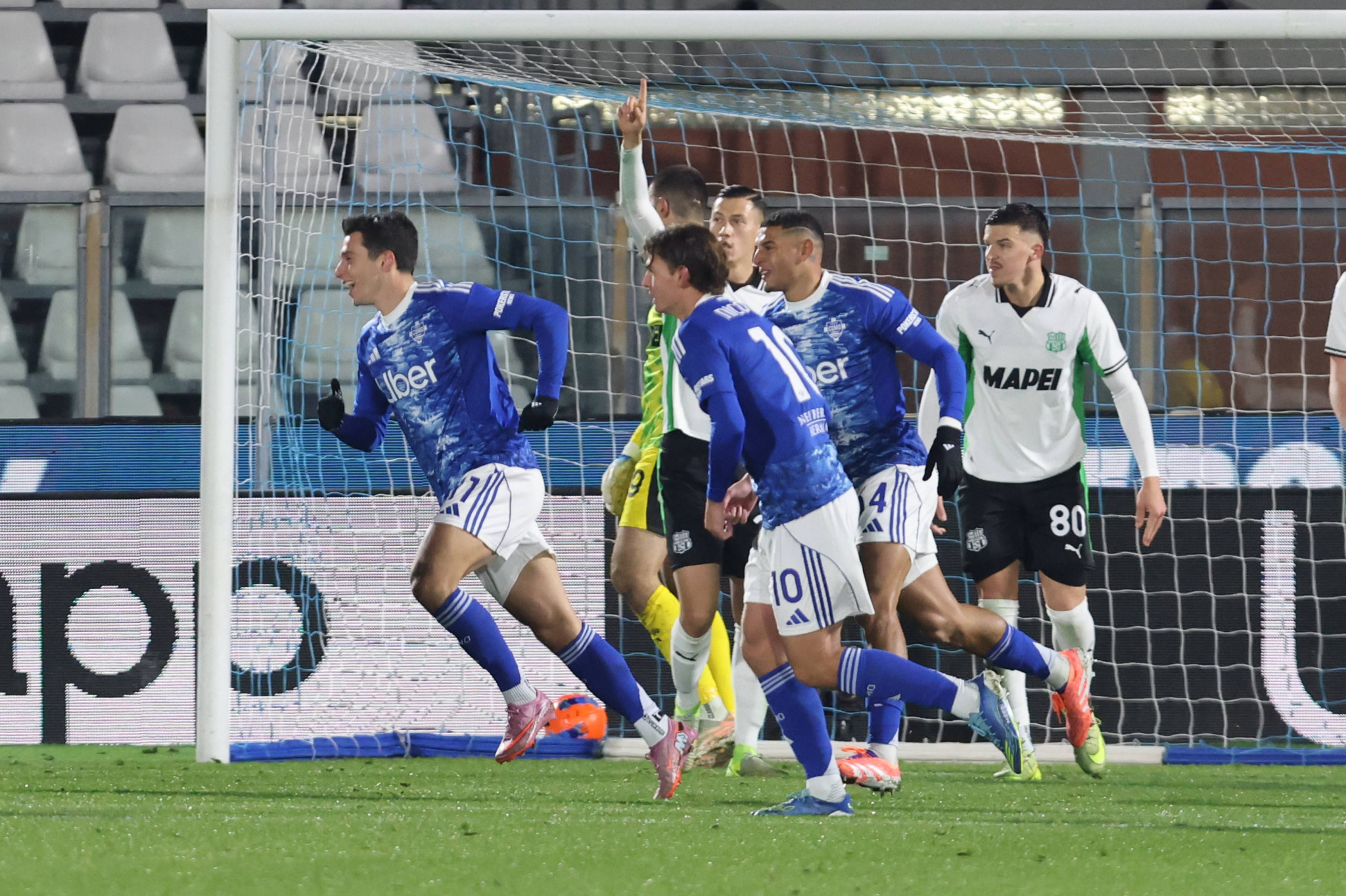 Σκόραρε ξανά ο Δουβίκας για την Κόμο - Άνοιξε το σκορ με προβολή κόντρα στην Σασουόλο (video)