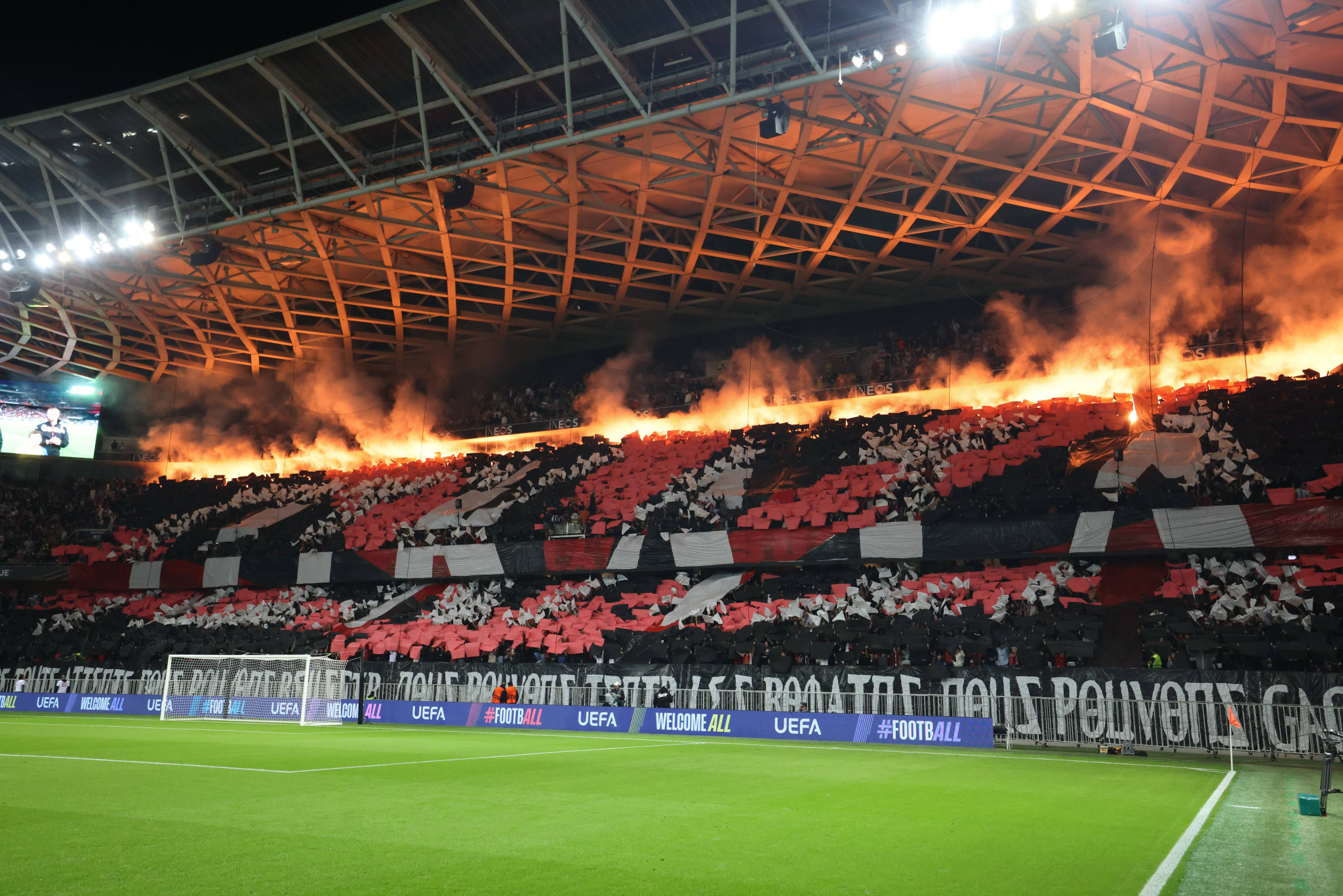 Χάος στη Νις: Οπαδοί επιτέθηκαν σε ποδοσφαιριστές και τεχνικό διευθυντή