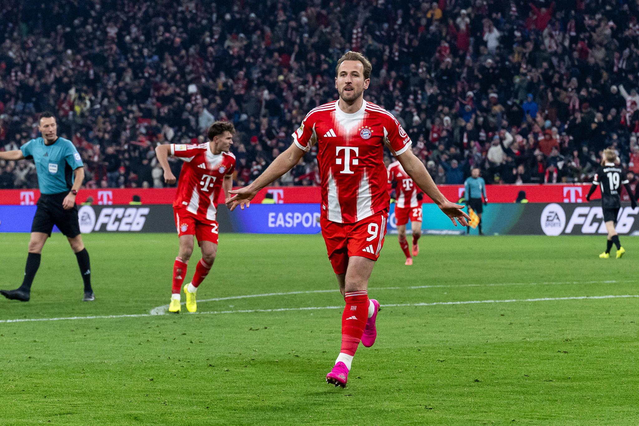 Συνεχίζει ακάθεκτη η Μπάγερν Μονάχου στη Bundesliga, η Λεβερκούζεν προσπέρασε τη Ντόρτμουντ