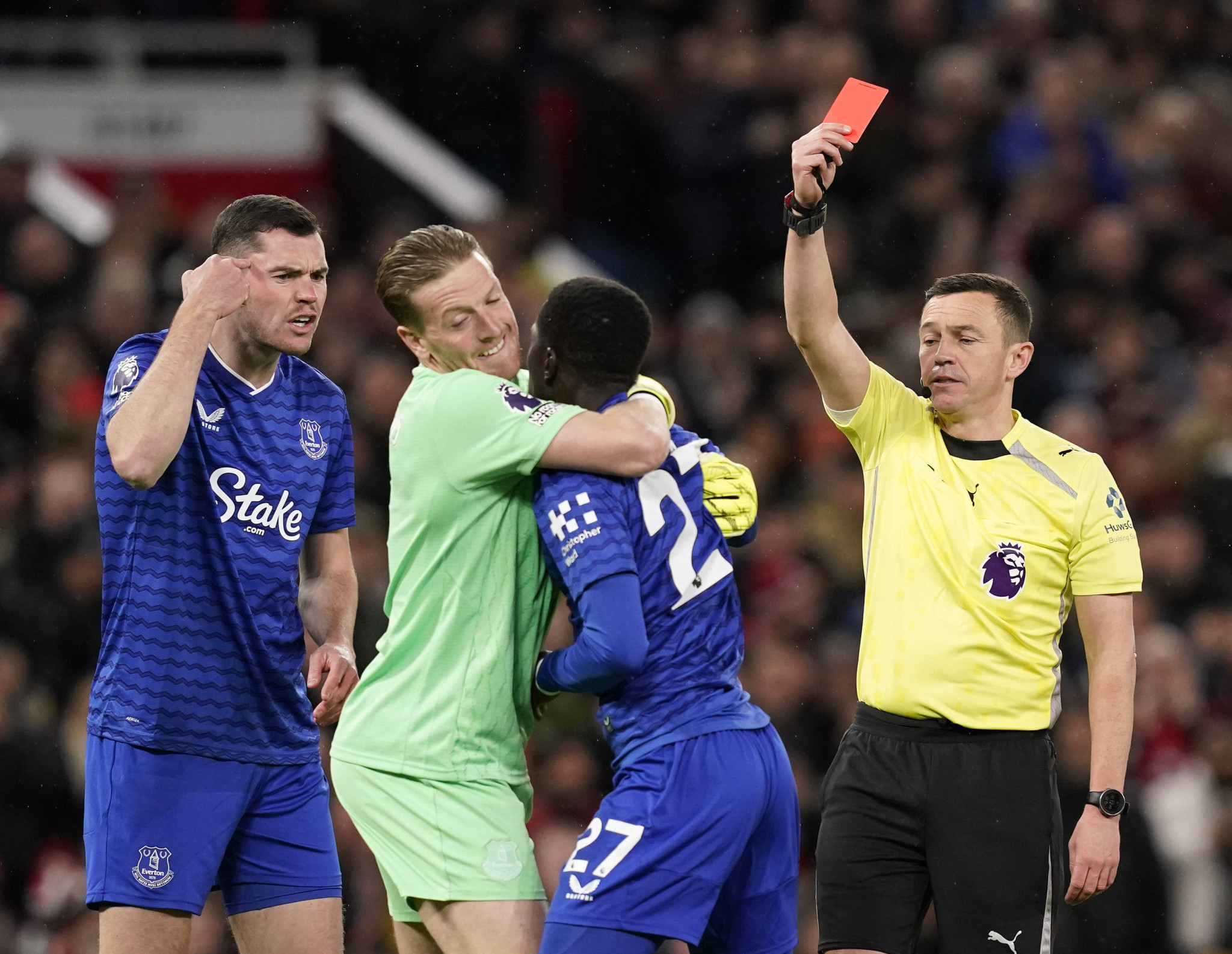 Ποινή τριών αγωνιστικών στον Γκέιγ της Έβερτον για το χαστούκι σε συμπαίκτη - Η αγκαλιά στην προπόνηση που δεν έπεισε