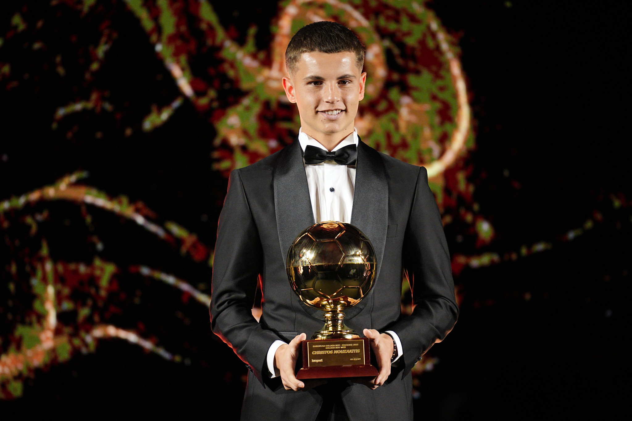 Μουζακίτης: «Αγωνίζομαι στην ομάδα που ήθελα από μικρός - Ο Ολυμπιακός έχει mentality πρωταθλητή»