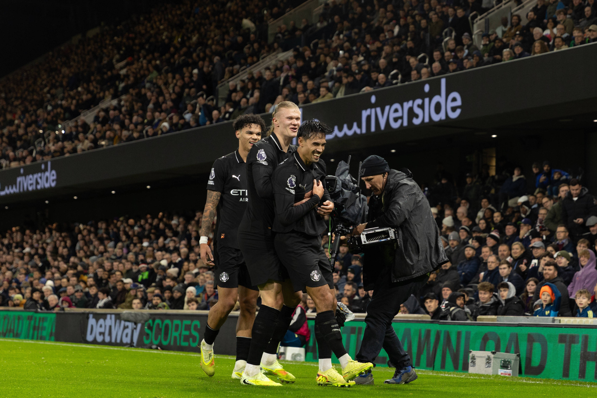 Το ματς της χρονιάς με εννέα γκολ στο Λονδίνο: Η Μάντσεστερ Σίτι νίκησε στο... όριο τη Φούλαμ