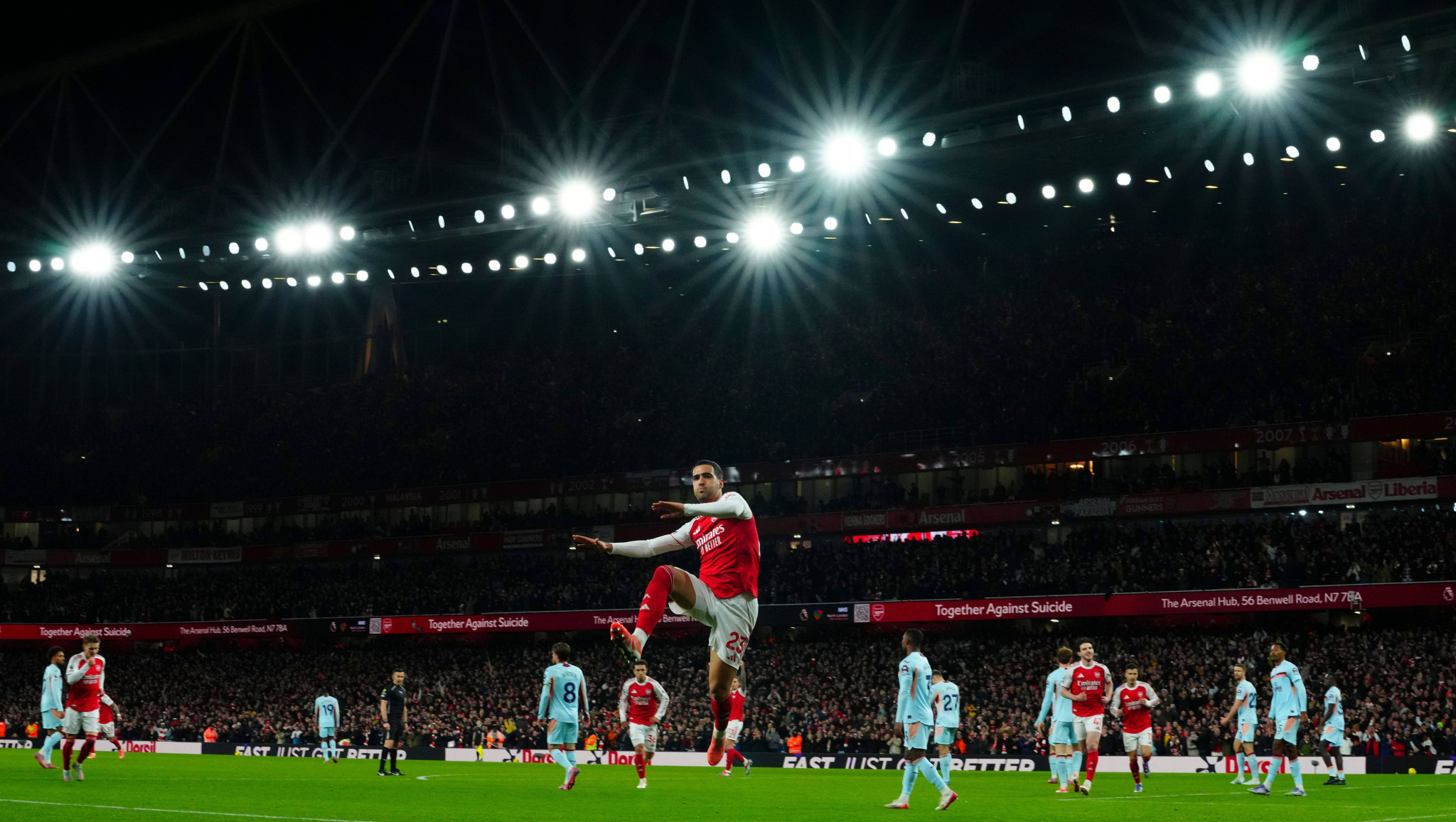 Προελαύνει προς τον τίτλο η Άρσεναλ - Νίκη «ανάσα» για Νότιγχαμ, ονειρική ανατροπή για Άστον Βίλα