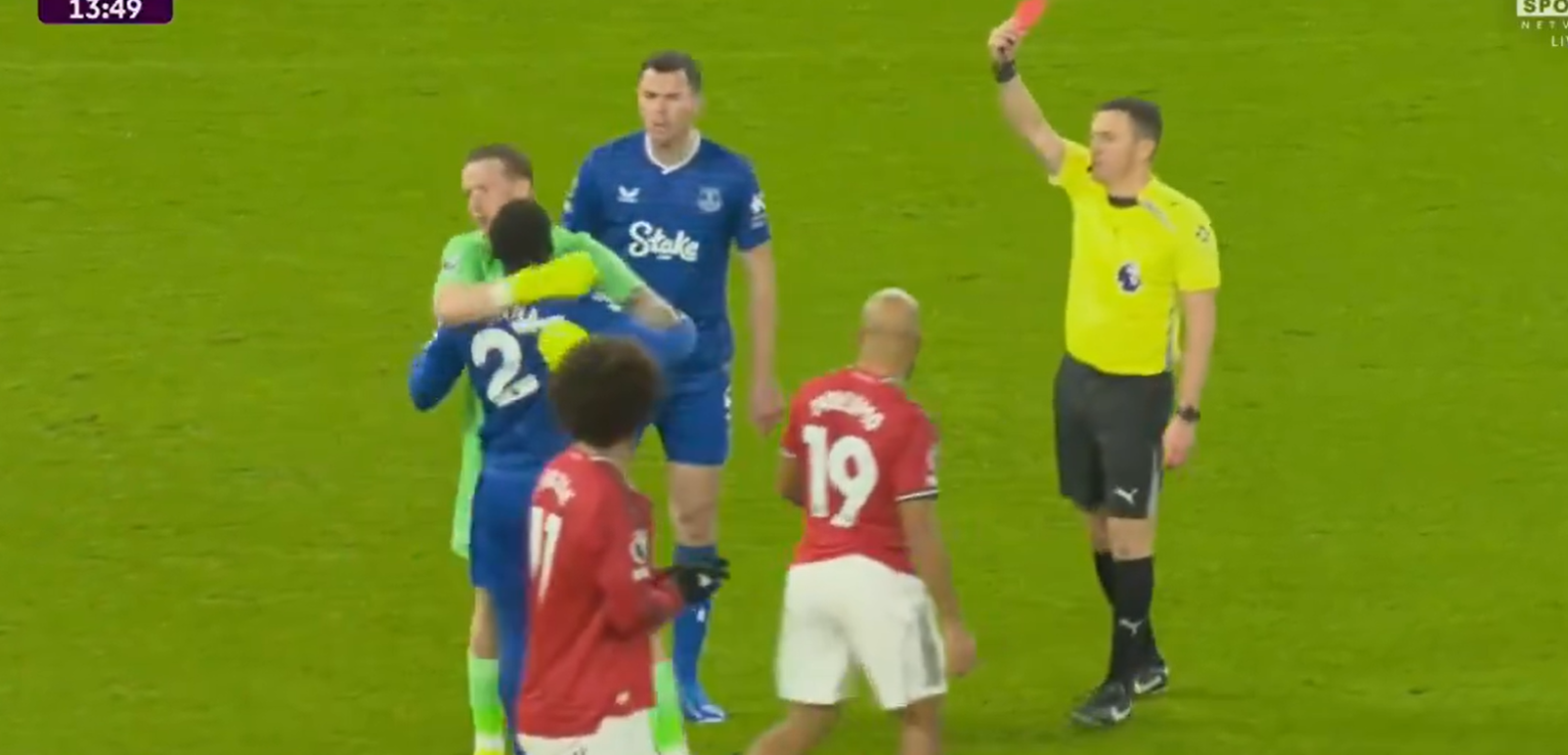 Αδιανόητη αποβολή στο Γιουνάιτεντ - Έβερτον: Ο Γκέιγ χαστούκισε συμπαίκτη του (video)