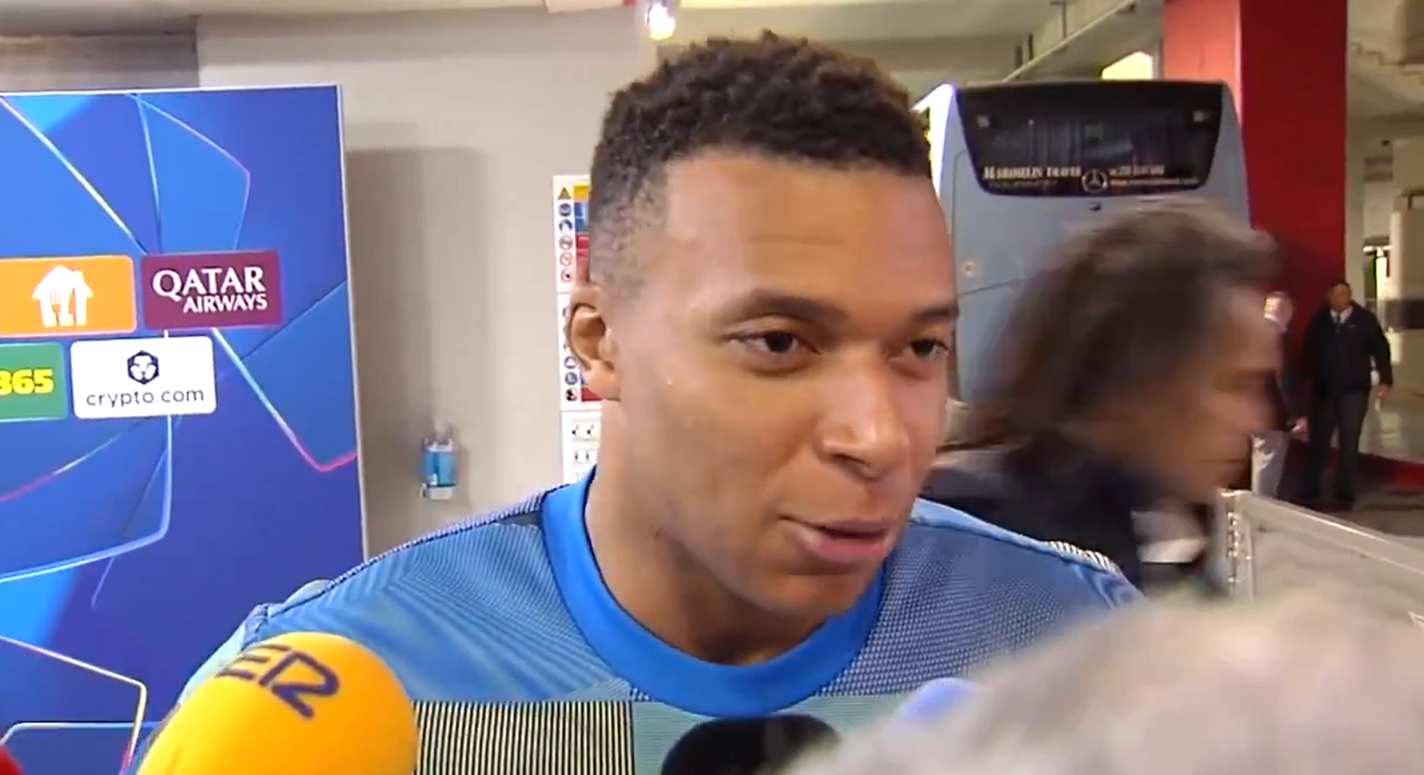 Το απίθανο σχόλιο του Εμπαπέ για τα συνθήματα των οπαδών του Ολυμπιακού (video)