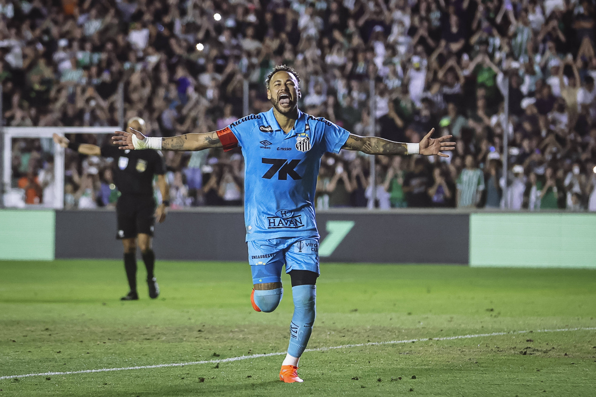 Νεϊμάρ από τα παλιά - Επαιξε τραυματίας, πέτυχε χατ-τρικ μέσα σε 17' και έβγαλε τη Σάντος από τον κίνδυνο υποβιβασμού