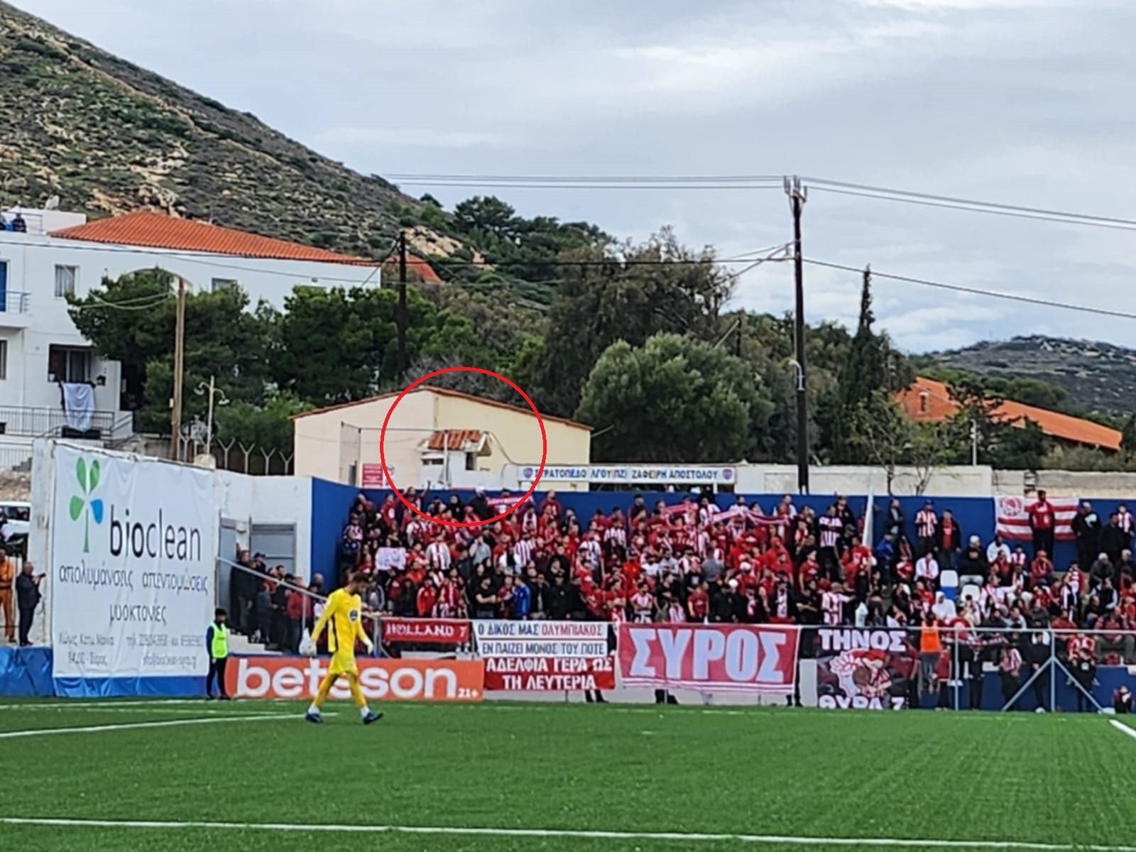 Τι απέγινε στο δεύτερο ημίχρονο ο φαντάρος που έβλεπε το Ελλάς Σύρου - Ολυμπιακός