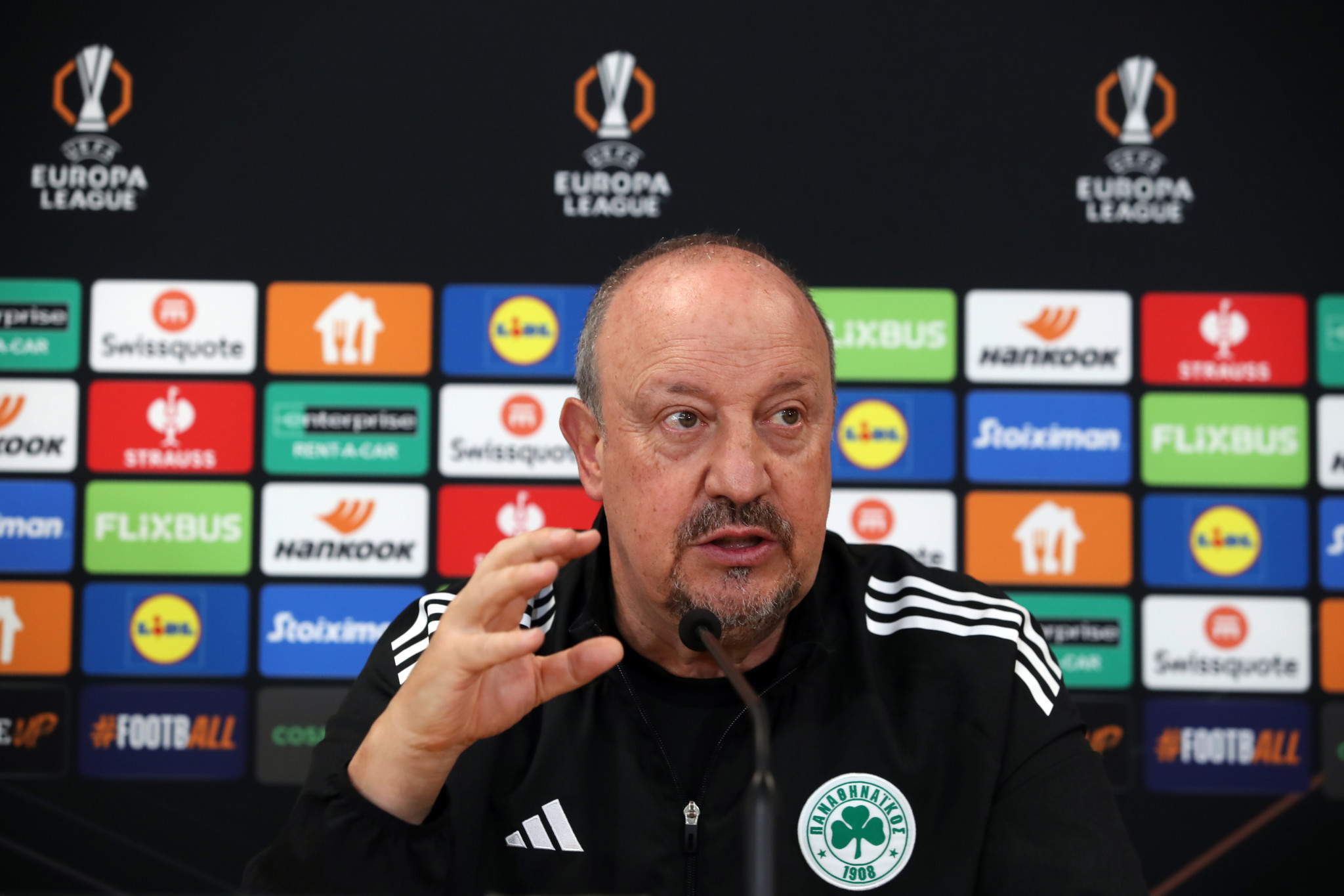 Μπενίτεθ: «Να βελτιωνόμαστε κάθε μέρα και νίκη με τη νίκη θα γίνονται πιο εύκολα τα πράγματα»