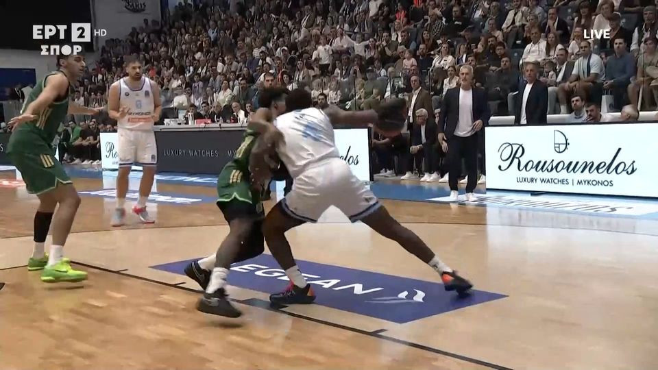 O Σορτς κατεδαφίστηκε μετά από... κεφαλιά του Ρέι (video)