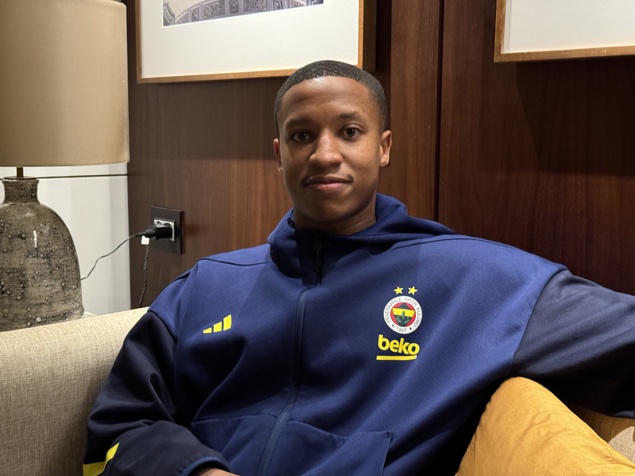 Ο Ντέβον Χολ στο Athletiko: «Η Φενέρ παίζει με 'στόχο στην πλάτη' - Πρόκληση ο Γιασικεβίτσιους»