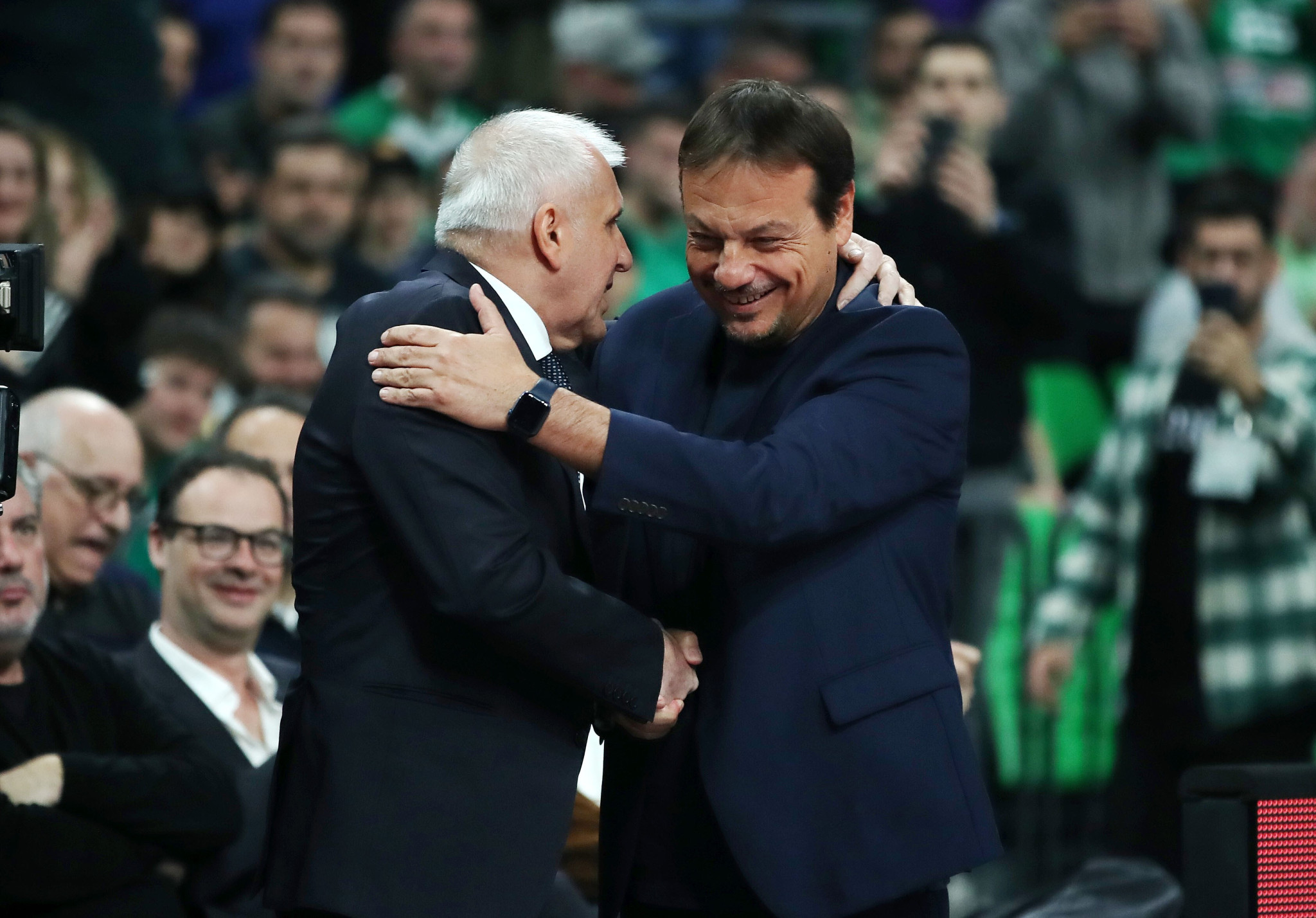 Λατρεία για Ομπράντοβιτς από τον κόσμο του Παναθηναϊκού - Η αγκαλιά με τον Αταμάν (vids)