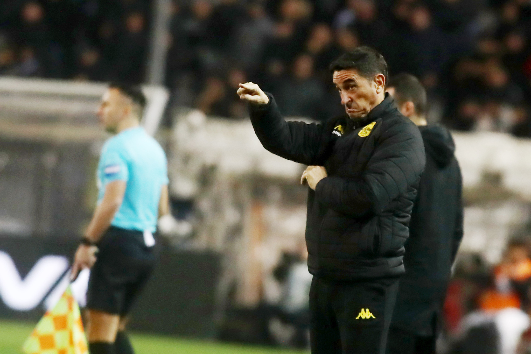 Η διαρκής επίκληση των προβλημάτων και η ελπίδα που τρέφει ο Χιμένεθ