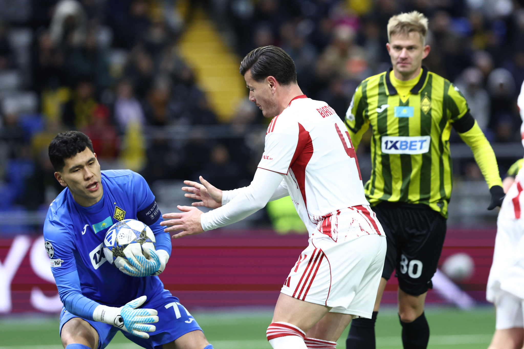 Αναρμπέκοφ, ο κέρβερος της Καϊράτ που πάλευε μόνος του κόντρα στον Ολυμπιακό