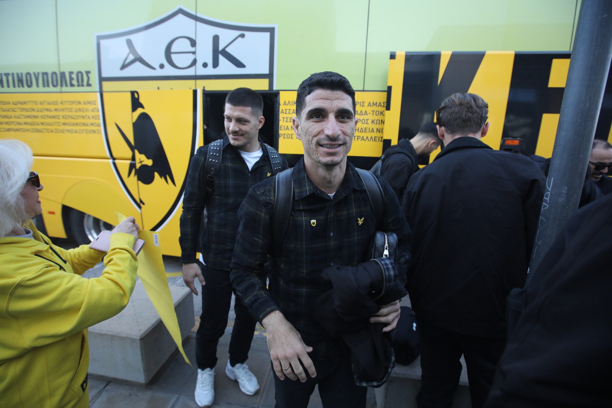 Η ΑΕΚ πέταξε για Σαμψούντα με διάθεση… Φλωρεντίας (photos)