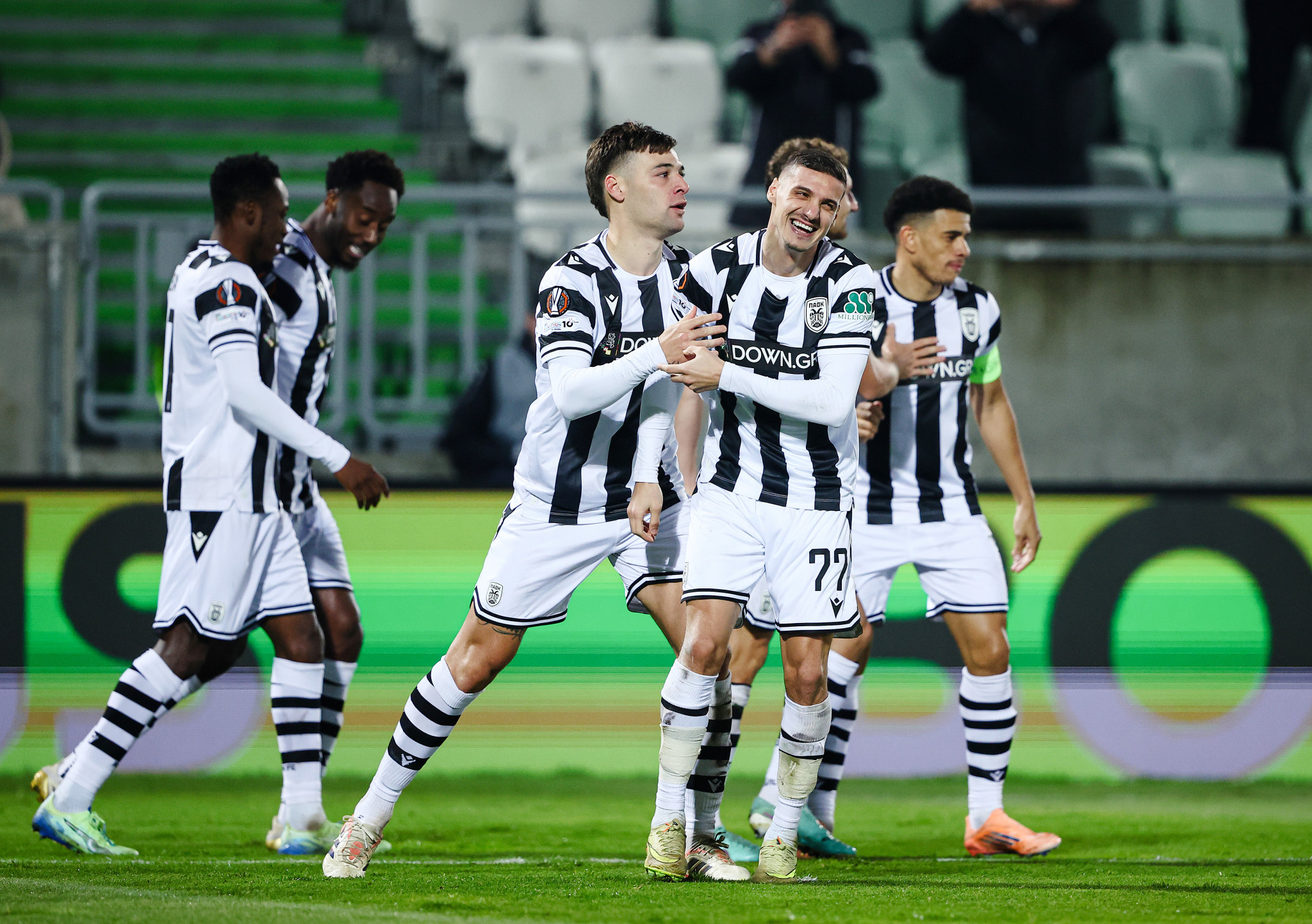 Ο Μύθου «λύτρωσε» τον ΠΑΟΚ στο φινάλε - Πολύτιμος βαθμός για τους «ασπρόμαυρους» στο θρίλερ με τη Λουντογκόρετς